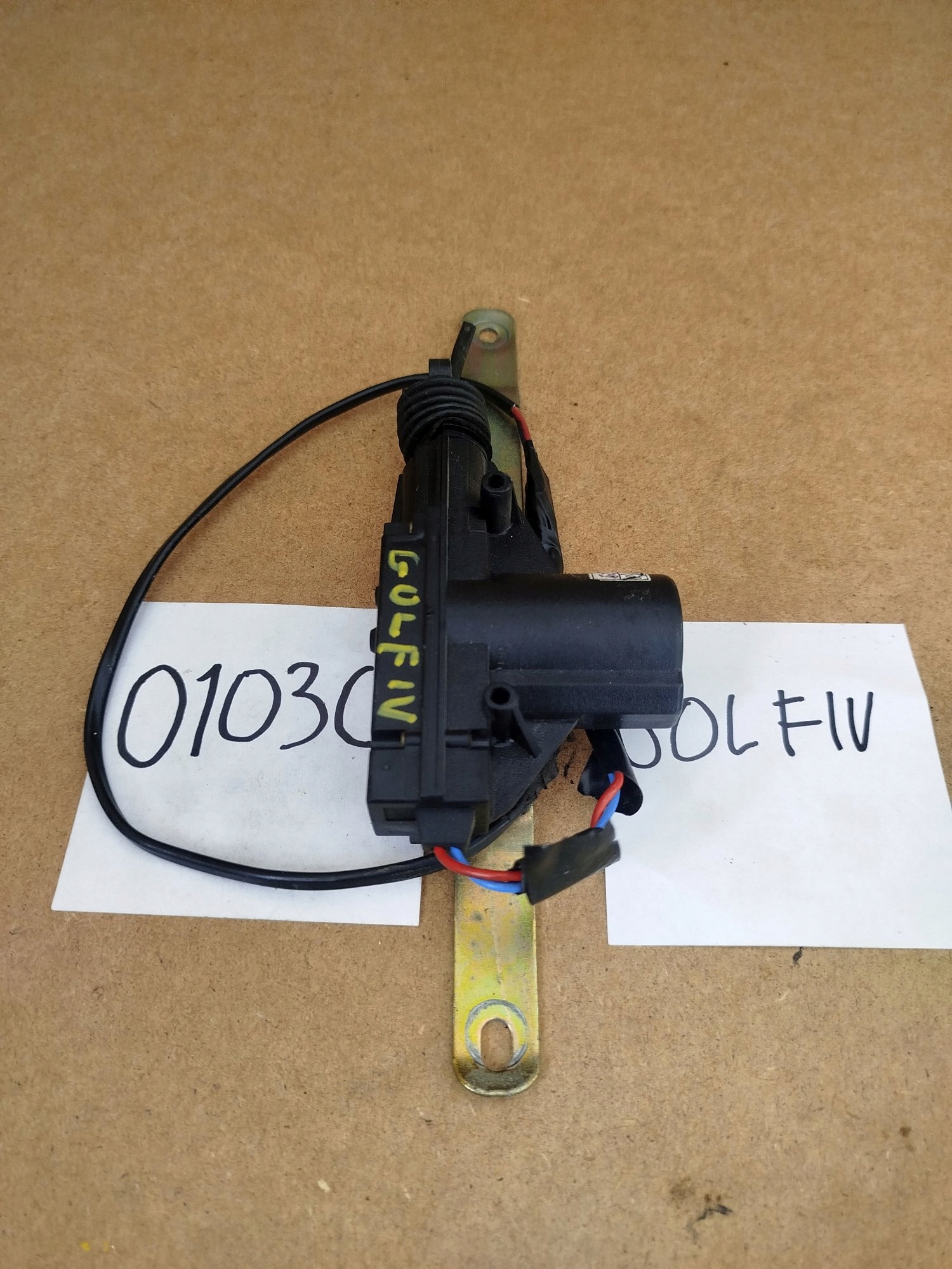 SIŁOWNIK ZAMKA CENTRALNEGO VOLKSWAGEN GOLF IV