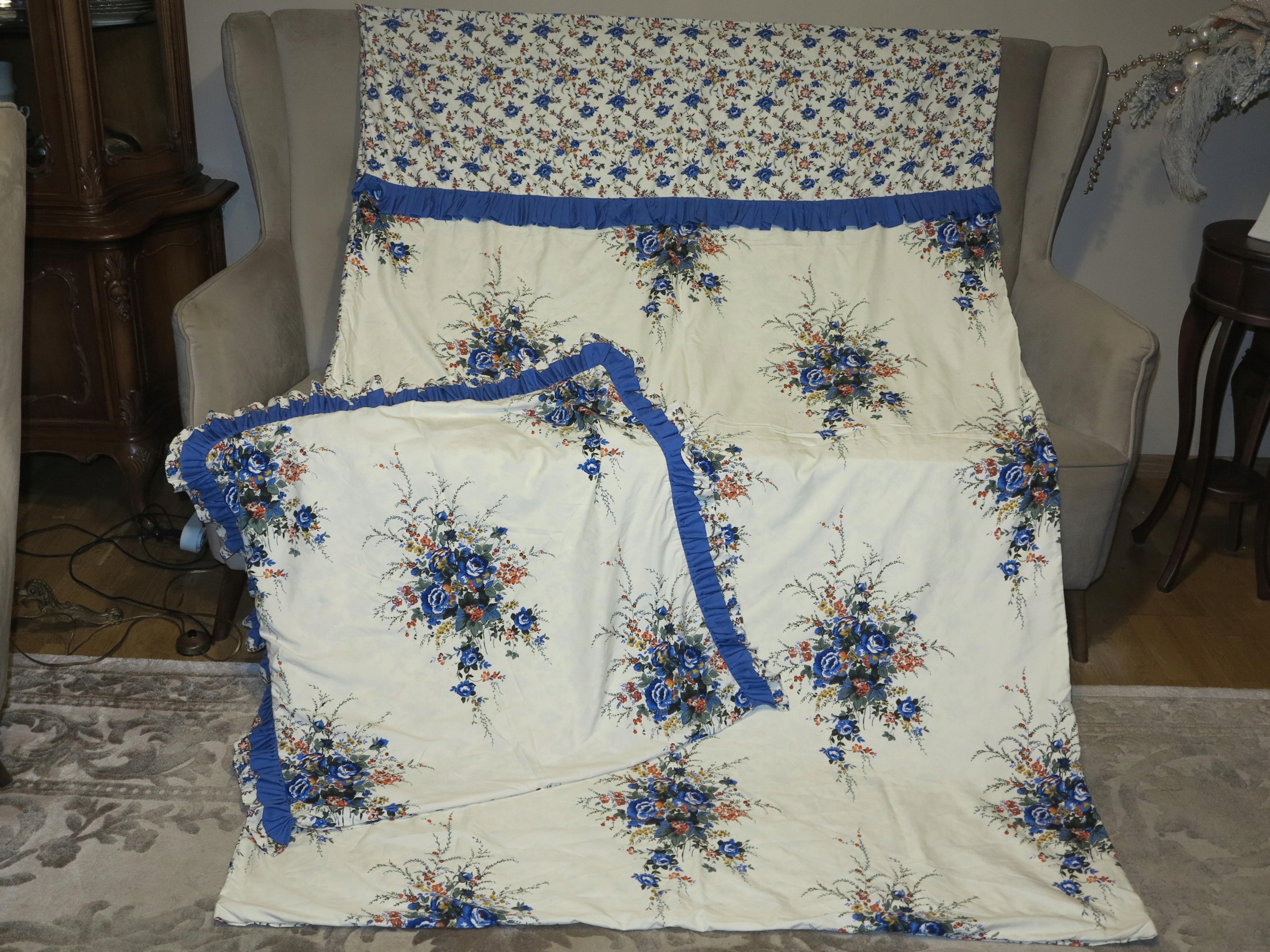 GERMANY-UROCZA POŚCIEL Z FALBANKAMI, BUKIETY KWIATÓW NR2