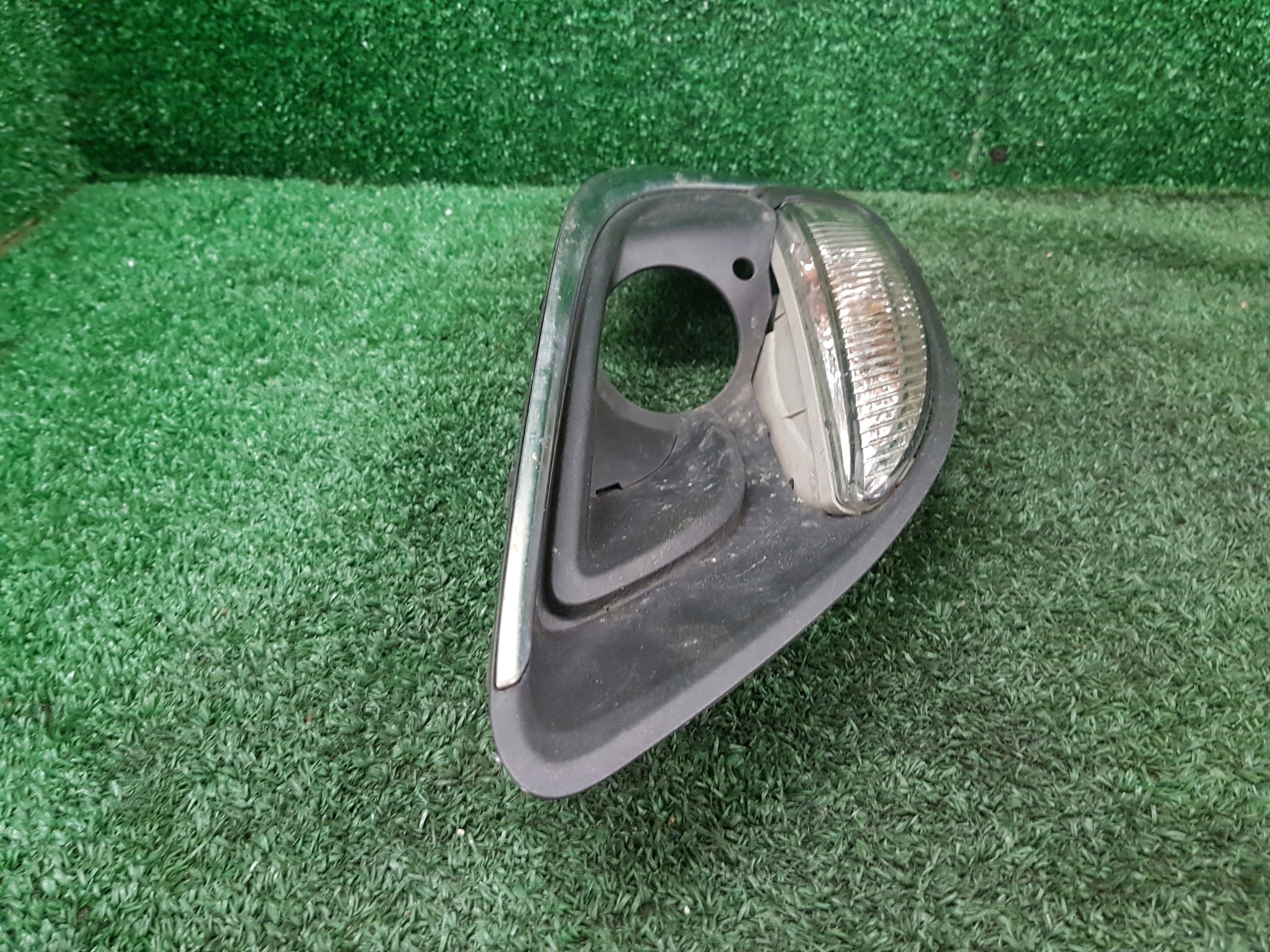grid of a bumper right OPEL ASTRA J 13368709
