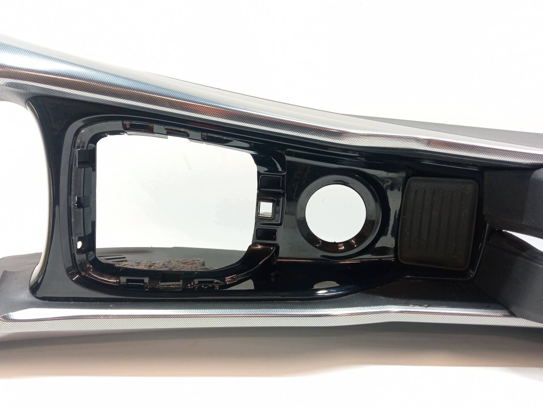 TUNEL stredný Peugeot 2008 a (2013-2019)