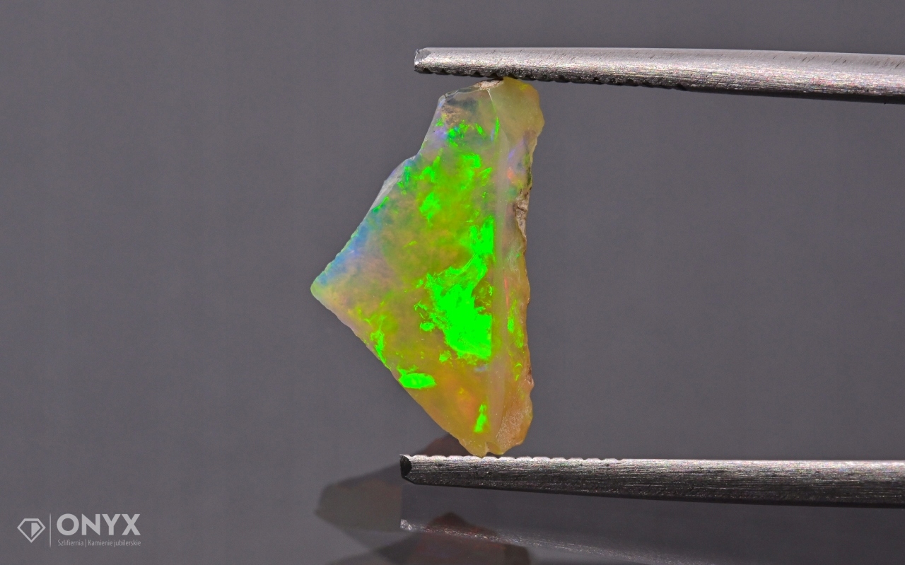 Opal z Etiopie hrudky 13x8 mm