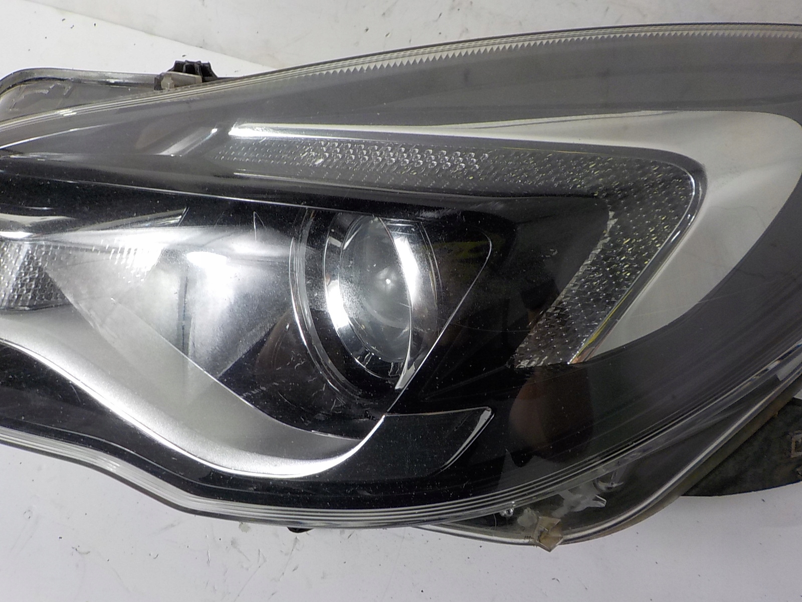 OPEL INSIGNIA A LIFT light left front front UK