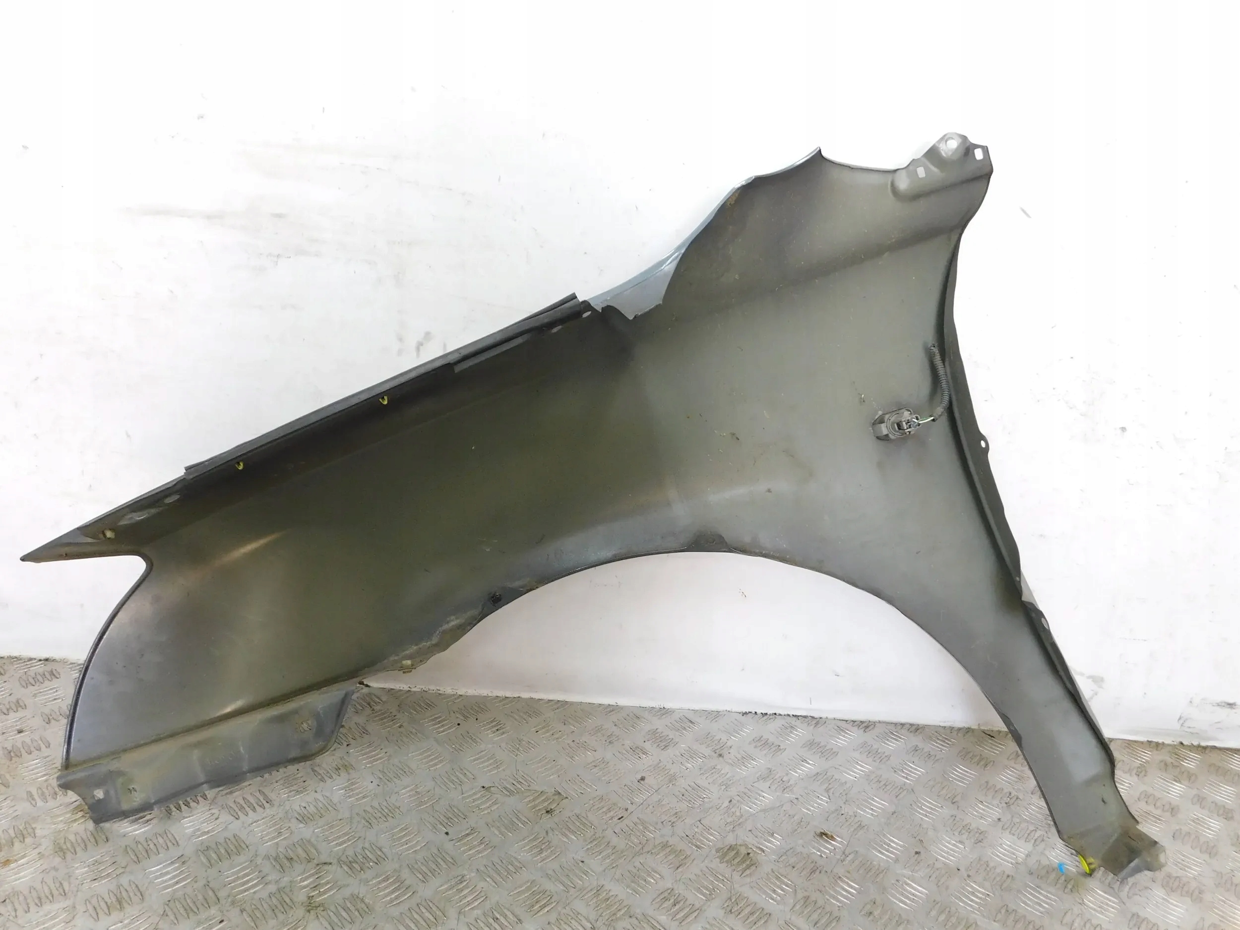 fender front front right TOYOTA AVENSIS T25