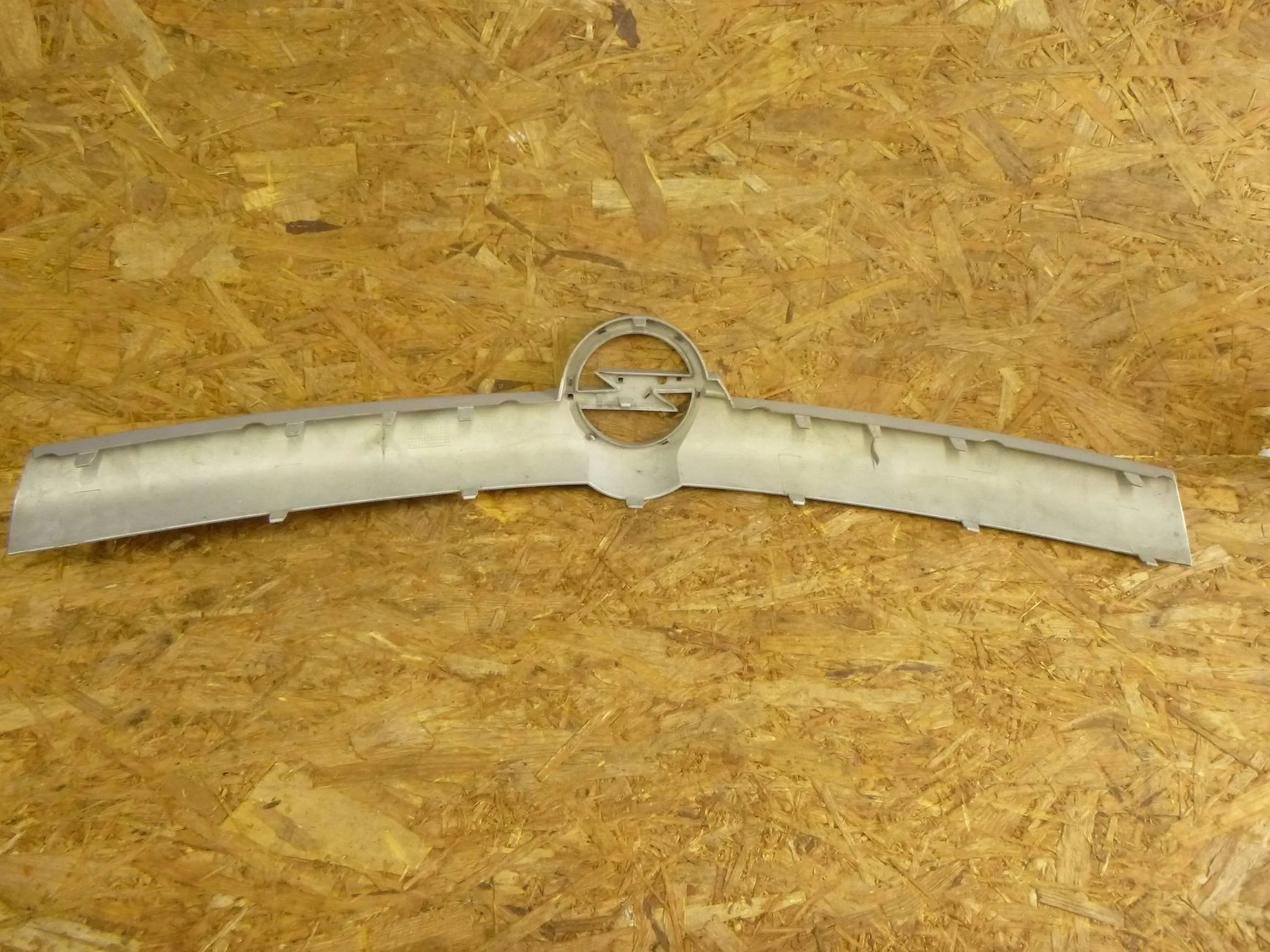opel oe 13142522 решетка радиатора