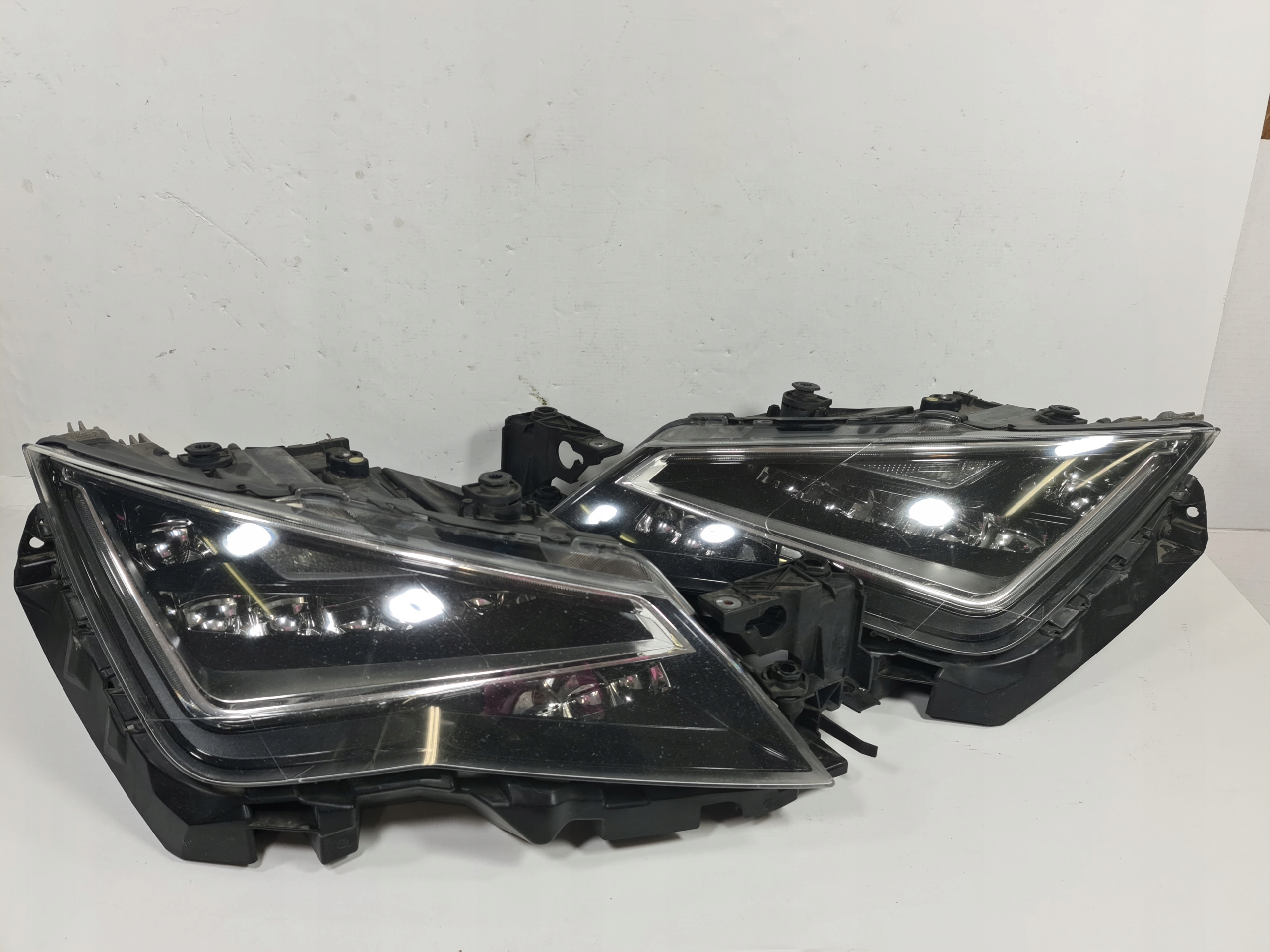 LEON III LAMPA PRAWA LEWA KOMPLET SOCZEWKA LED