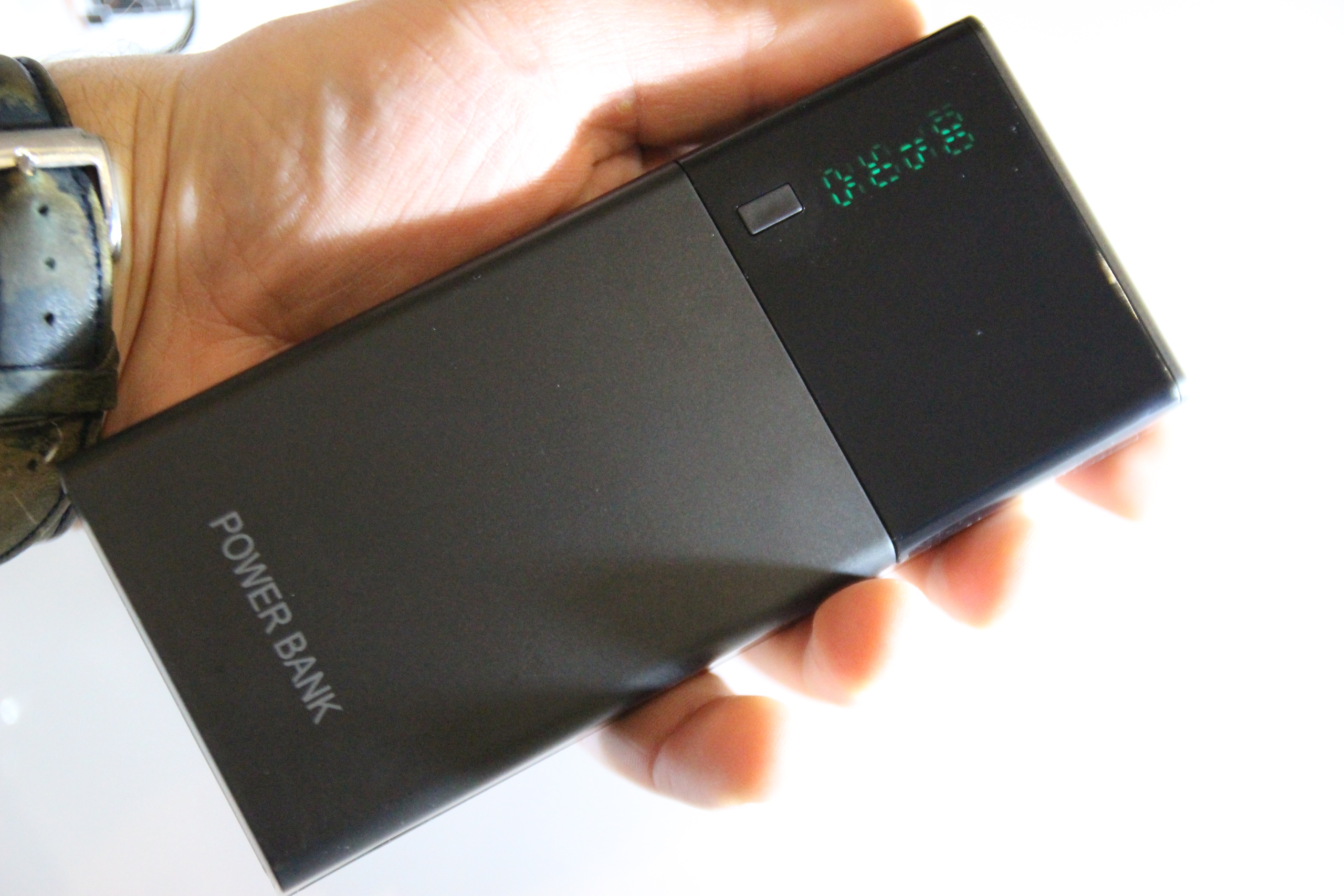 MoCNy Czarny Powerbank 50000mAh 3xUSB LCD Latarka