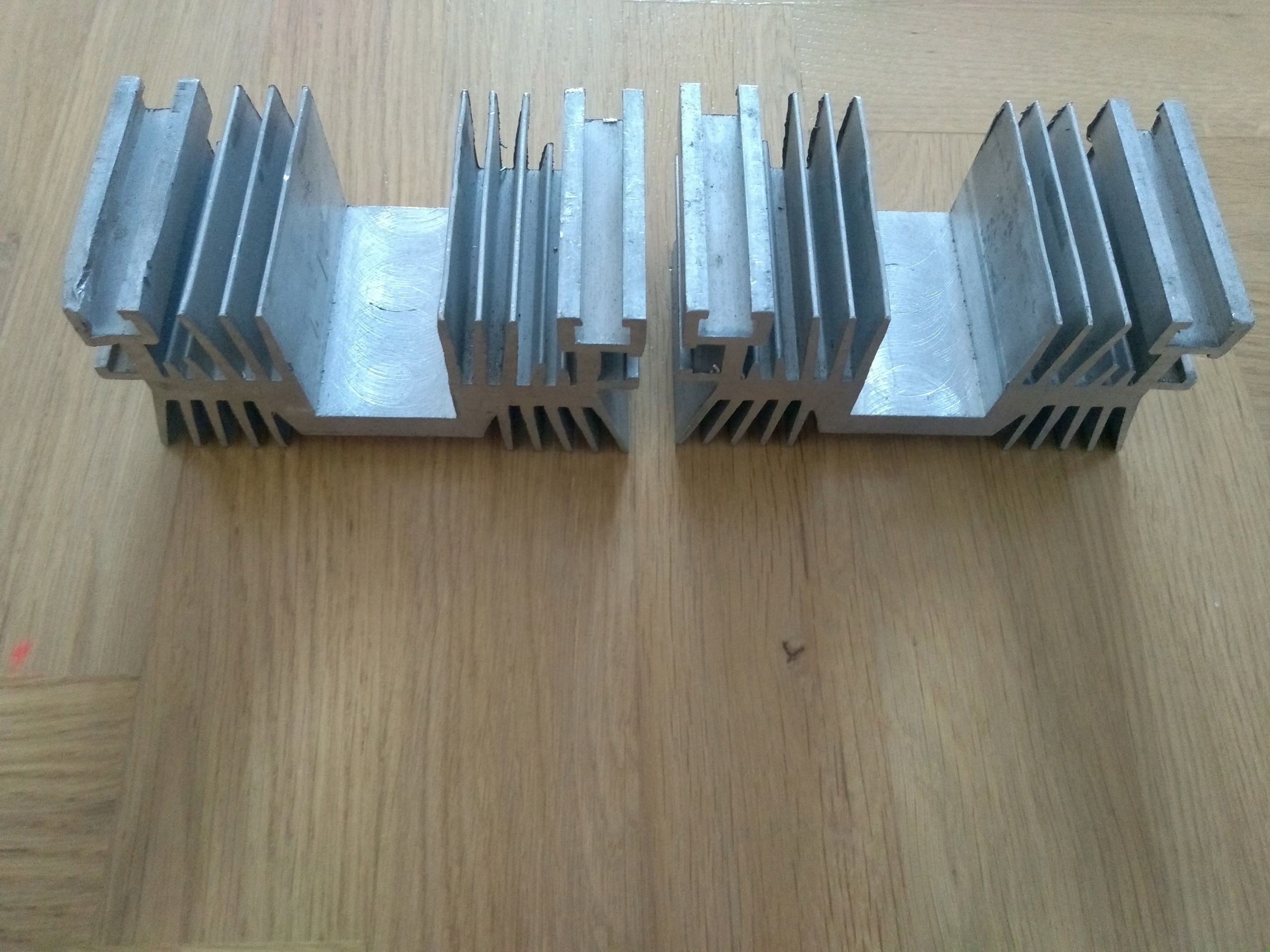 2 x Radiator aluminiowy 128x69x63 Producent Inna