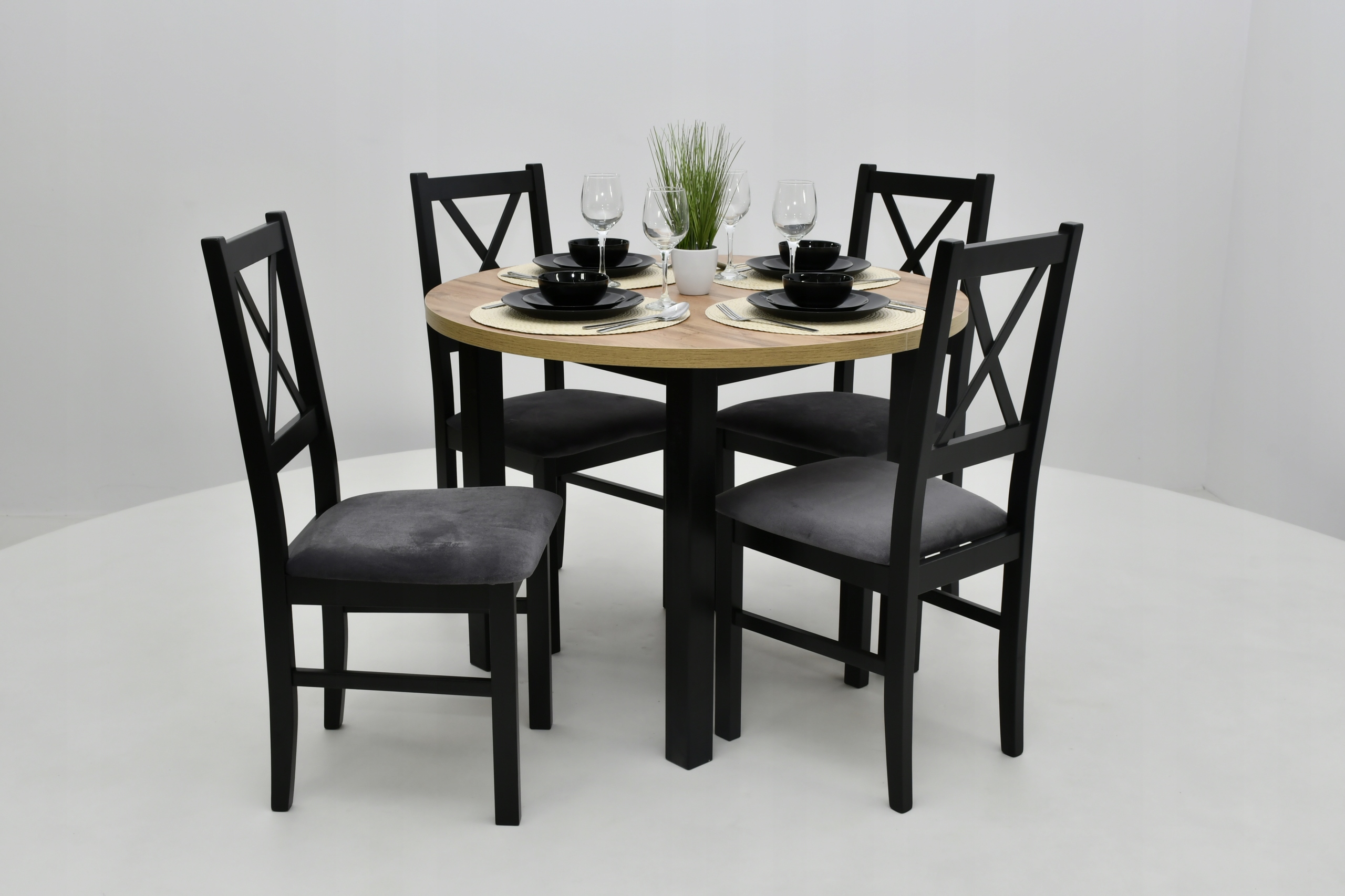 SKANDYNAWSKIE WNĘTRZE - STÓŁ I 4 DREWNIANE KRZESŁA Marka Sandow