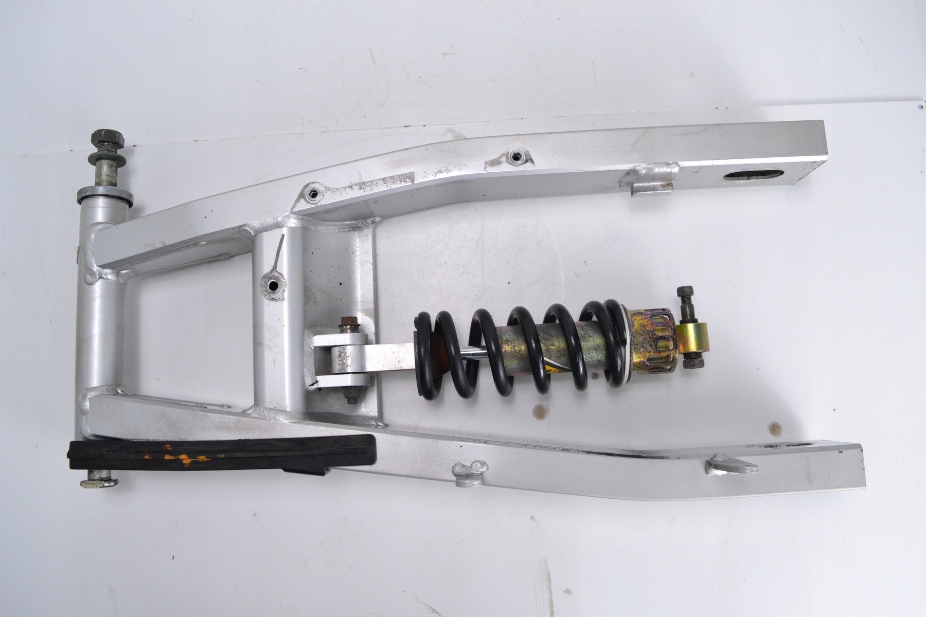 Wahacz z amortyzatorem tył YAMAHA FZ6 FAZER 04-09