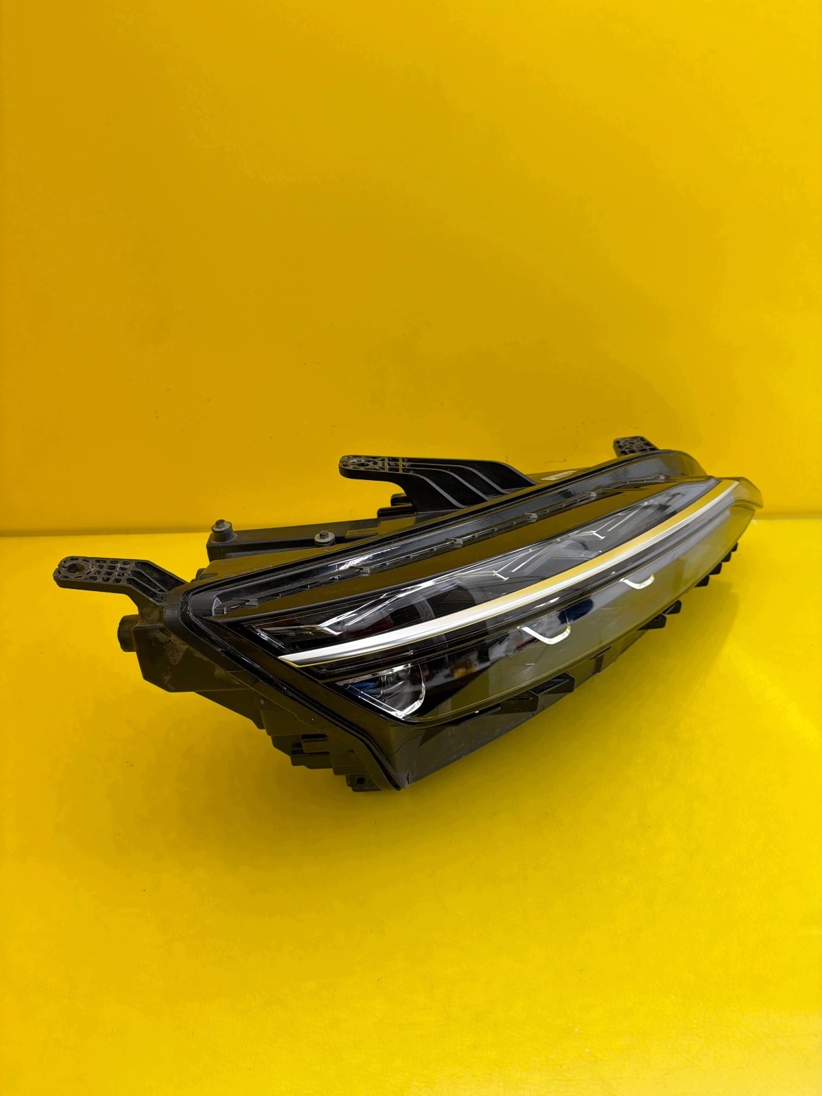 light front right BYD HAN complete HCE-4121020F