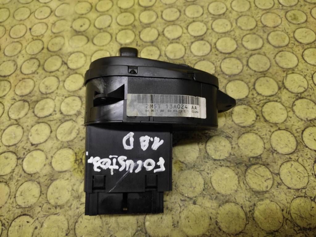 FORD FOCUS MK1 switch of the lights 2M5T13A024