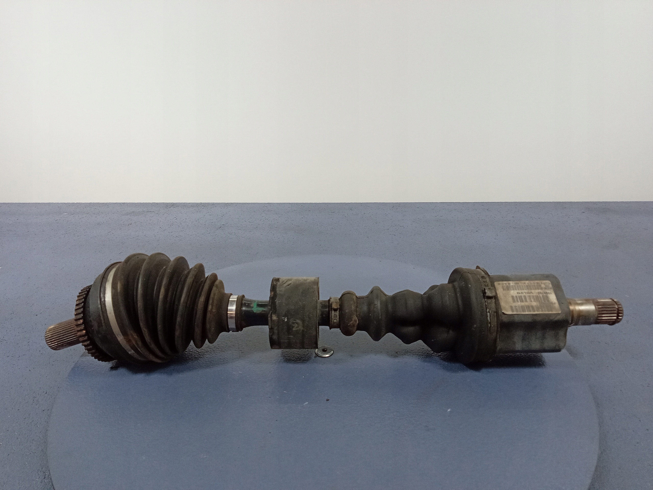 VOLVO S80 2.4 B полуось левый передний автомат 9470930