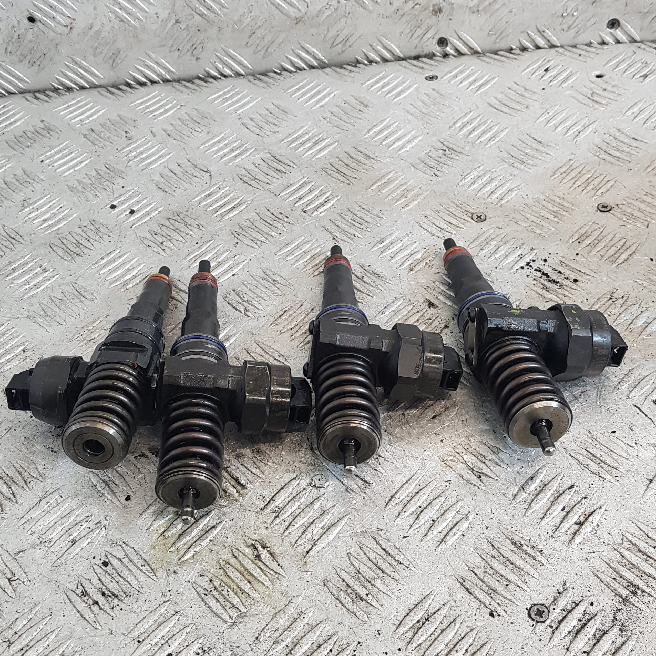 POMPOWTRYSKIWACZE KOMPLET AUDI A3 8P 038130075