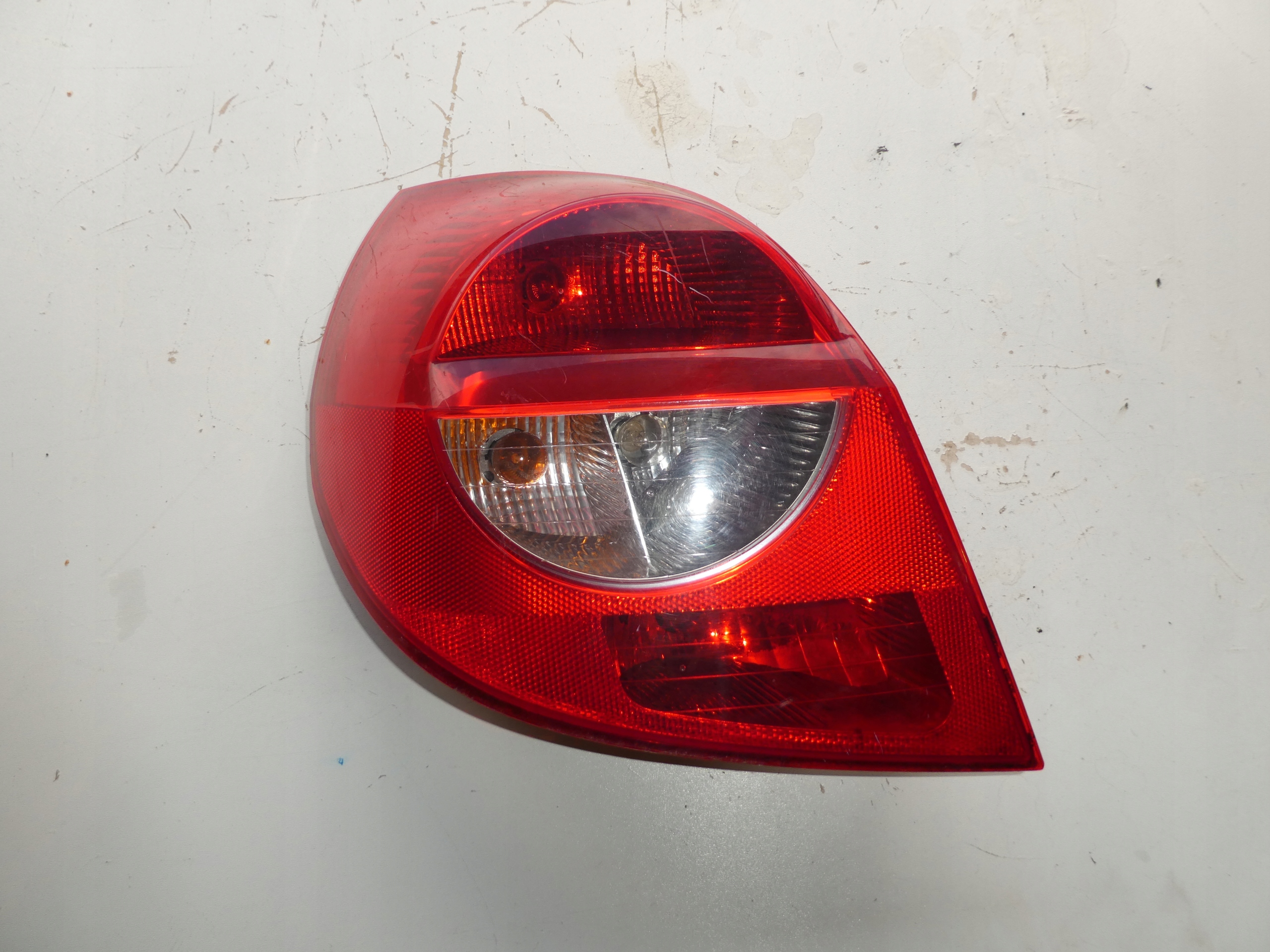 CLIO III light left rear rear part