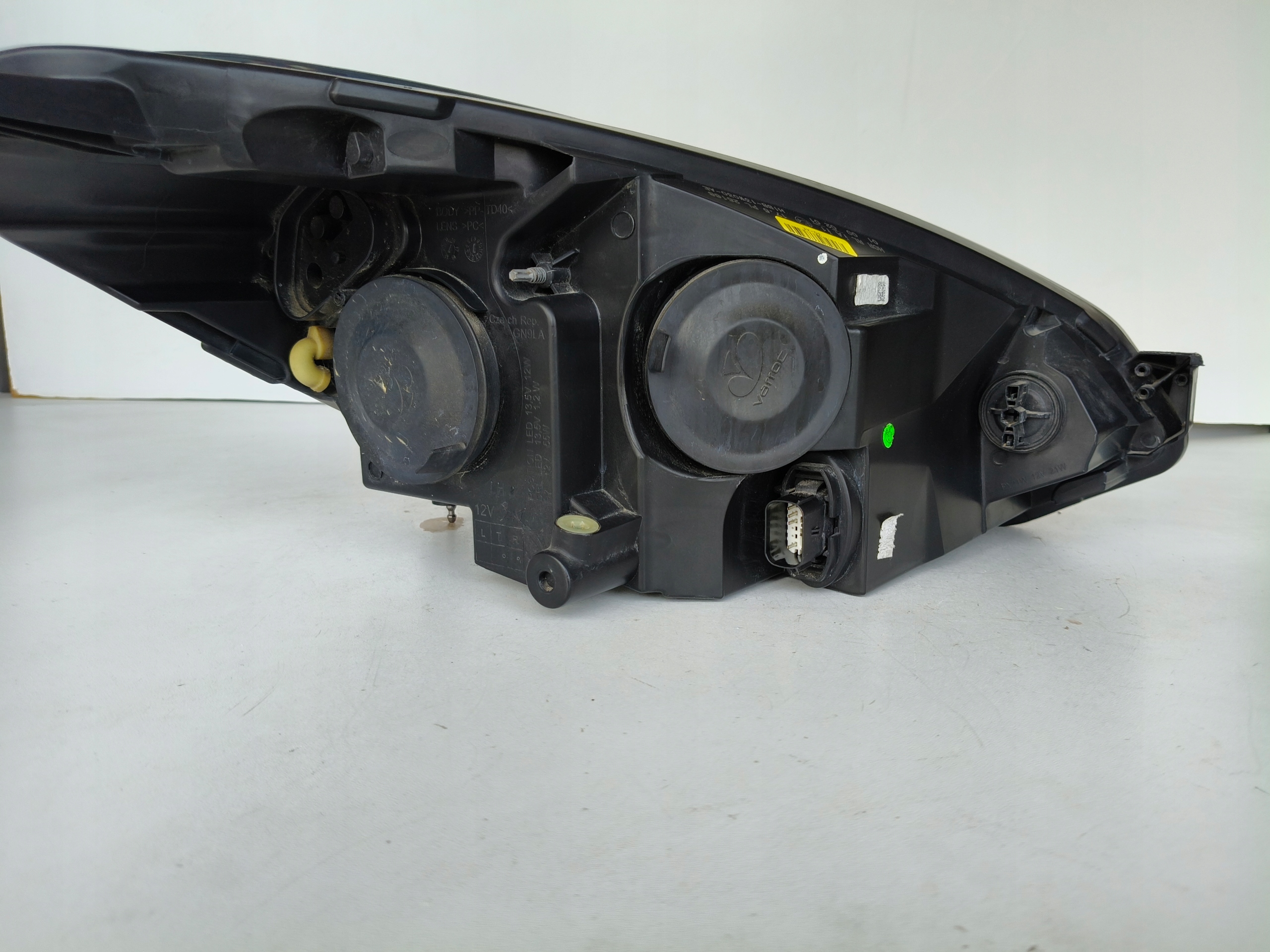light left REFLEKTOR FORD FIESTA MK8 17