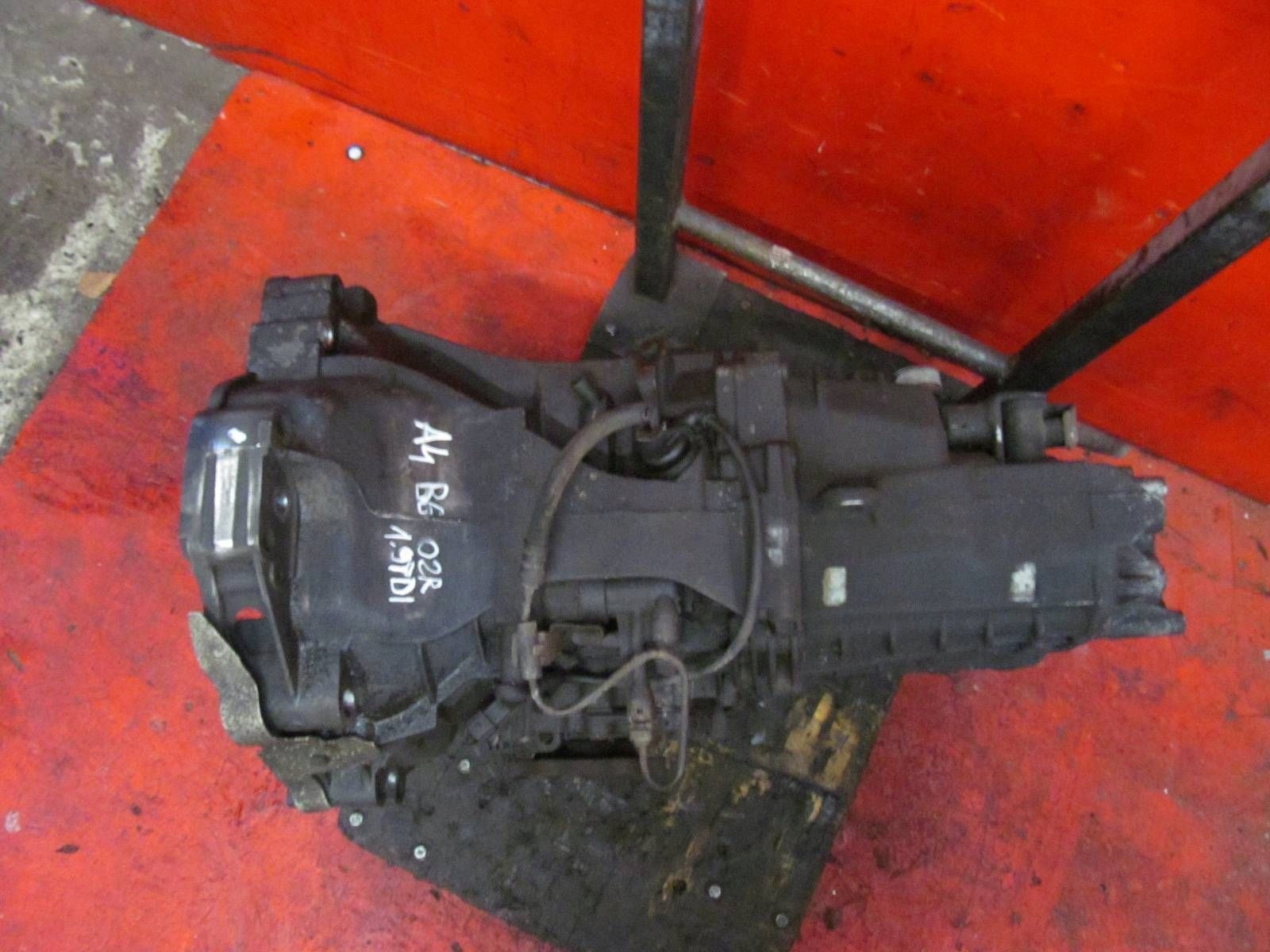 AUDI A4 B6 8E 1.9 TDI VW PASSAT B5 CAMBIO manuale GBQ