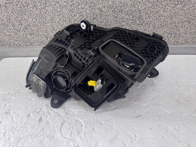 light right Mercedes C Klasa W205 LIFT Multibeam Led Full Led