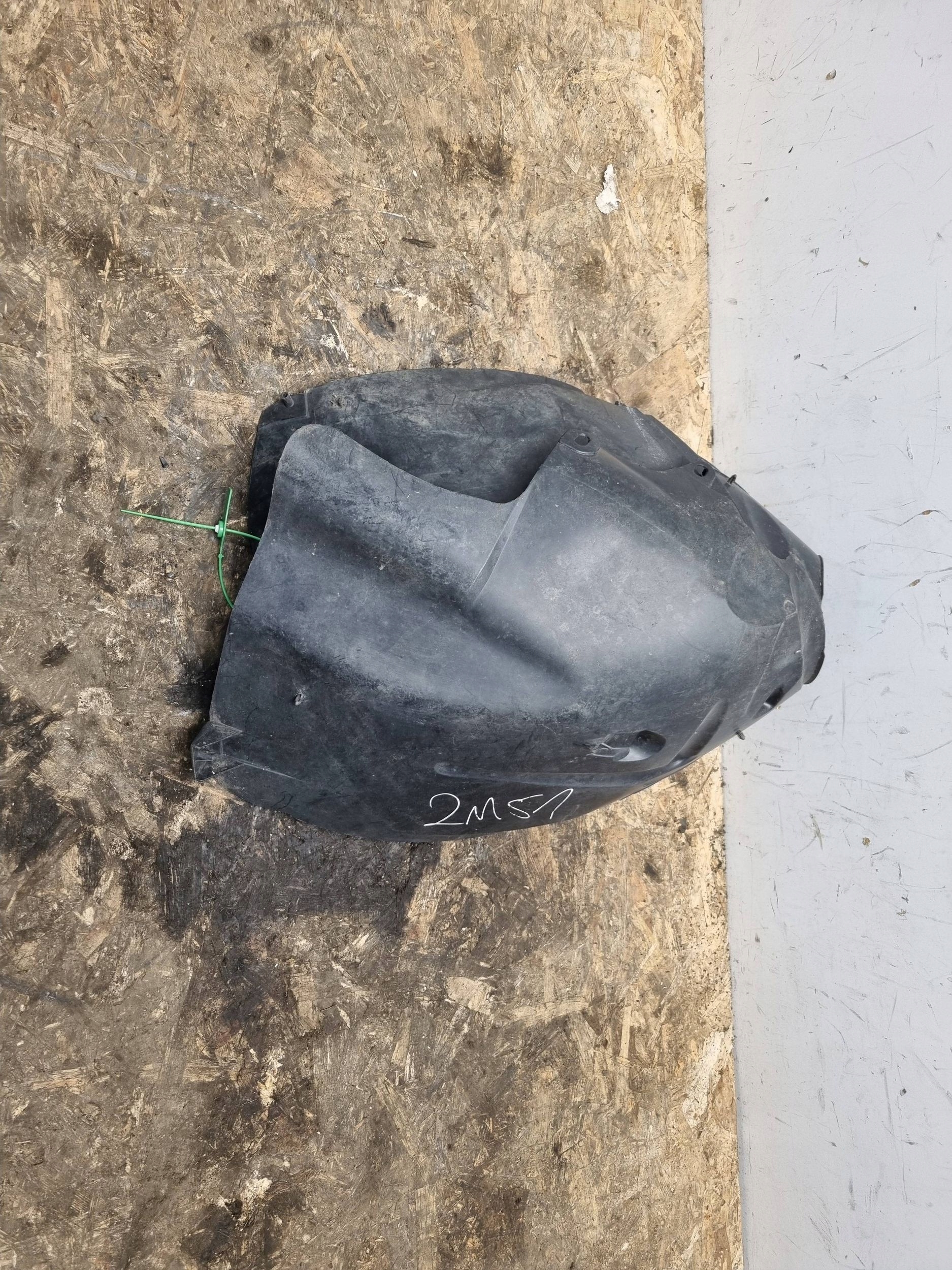 mudguard right front 2M51-16114-AB FORD FOCUS MK1