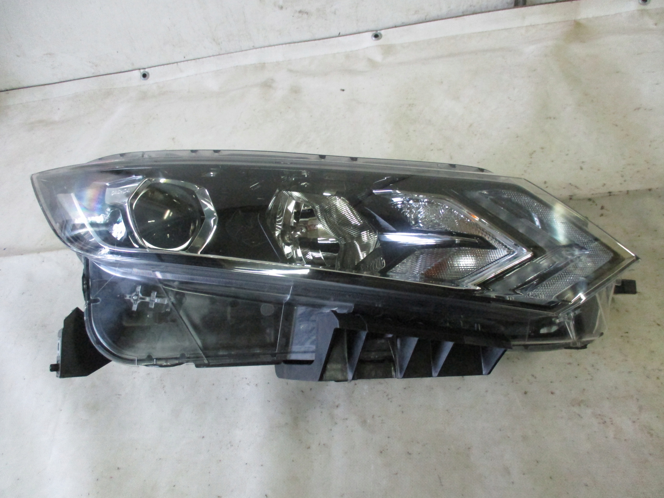 light right front front Nissan Qashqai II 2 lift 17r- 100-19009