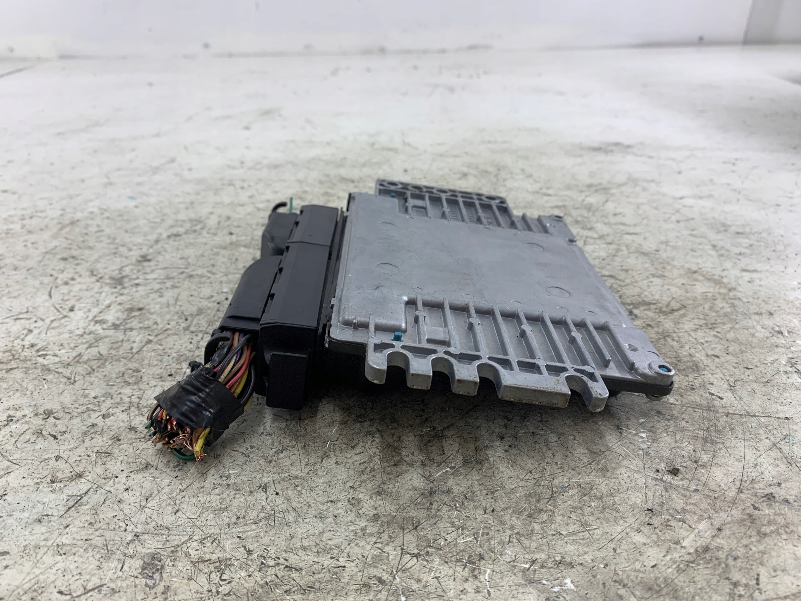 NISSAN PRIMERA P12 1.8 control unit of the engine MEC37-070