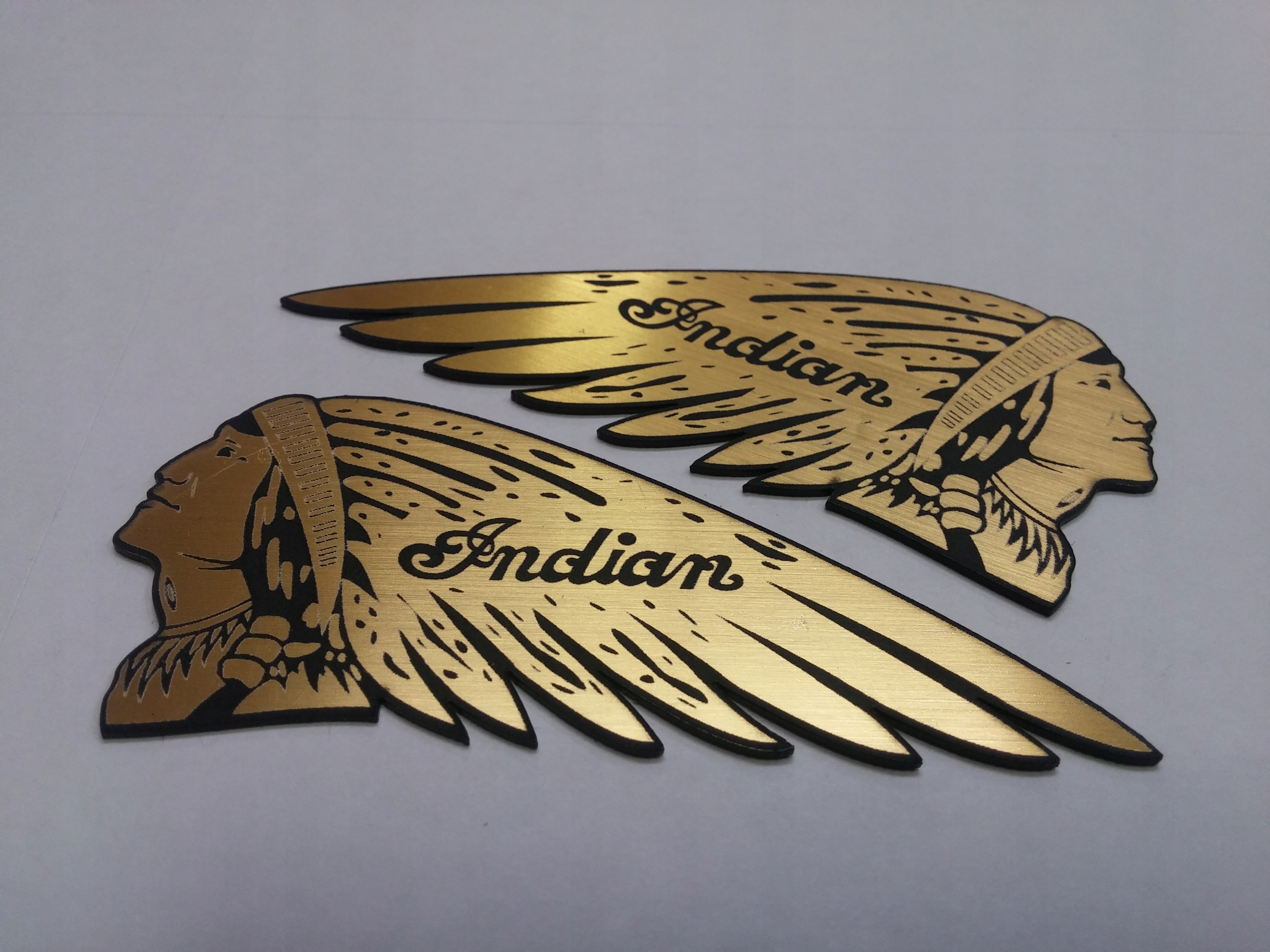 

Indian naklejka emblemat 85 x 35 mm x 2szt *złota