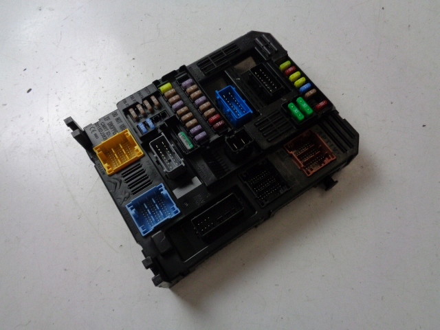 MODUŁ SKRZYNKA BSI PEUGEOT 208 II 1.2 BENZYNA 2022 ROK