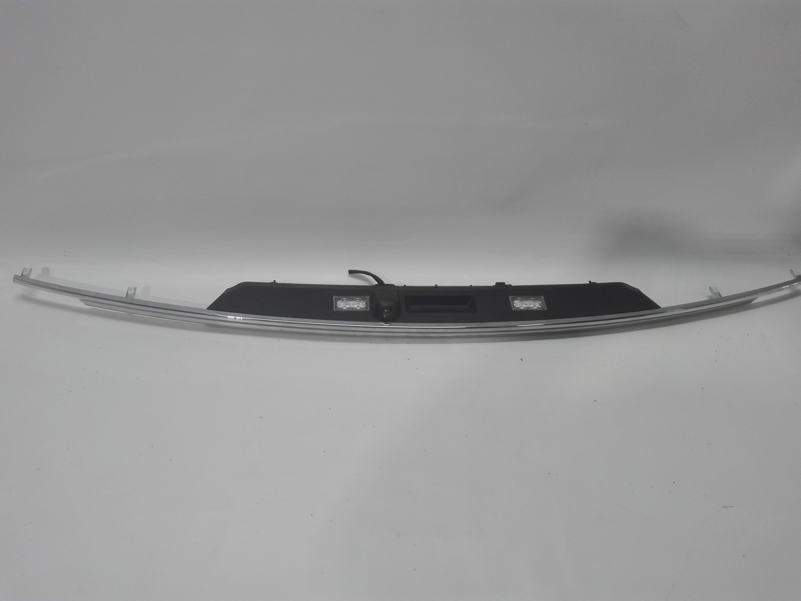 LISTWA TYLNEJ KLAPY Z KAMERĄ BMW SERII 7 G12 G11 Producent części BMW OE