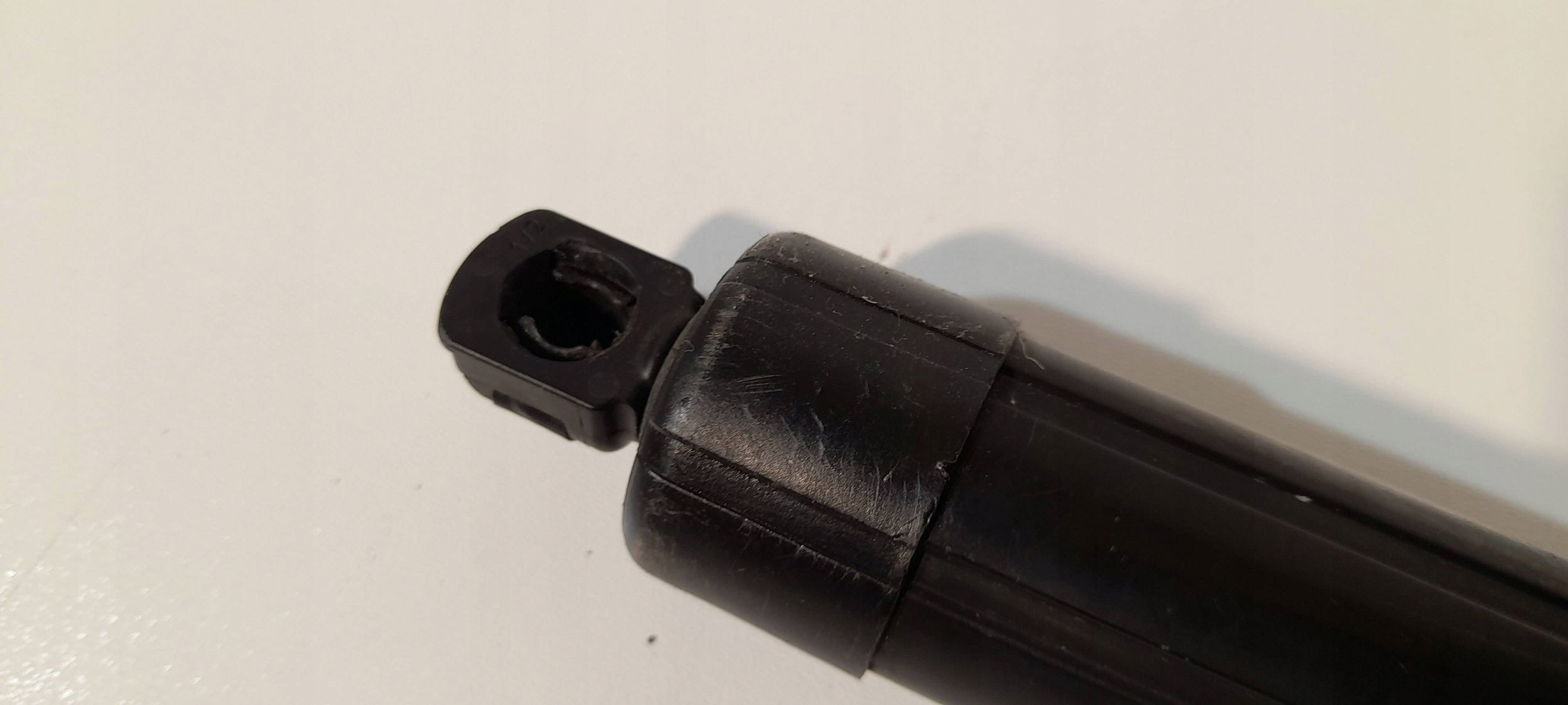 Land Rover Evoque and damper bonnet boot 008177 (G122)