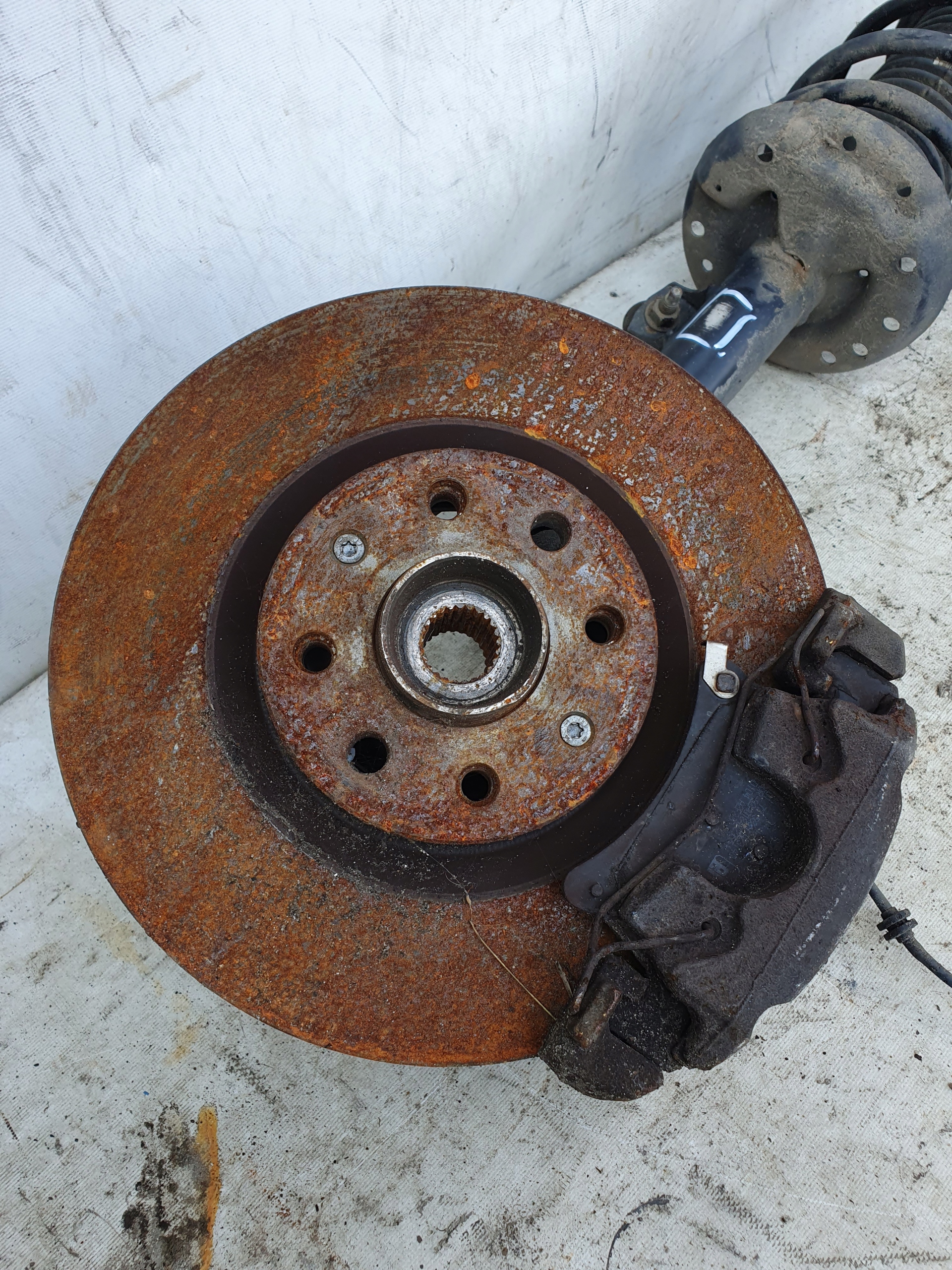 поворотный кулак, цапфа правая opel CORSA e 1.3