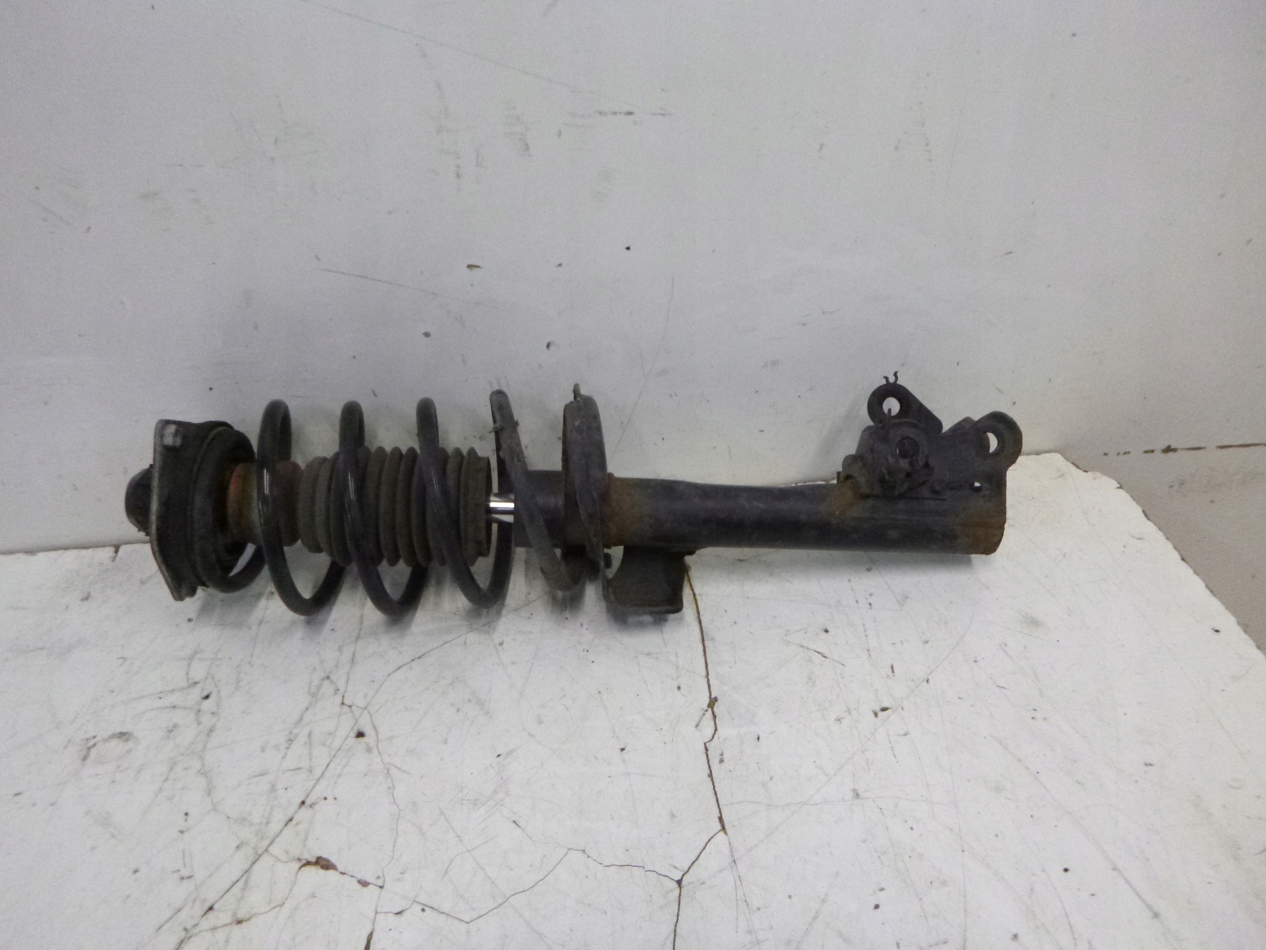 shock absorber front right Mercedes W169 1.5 A KLASA 04-12 1693201430