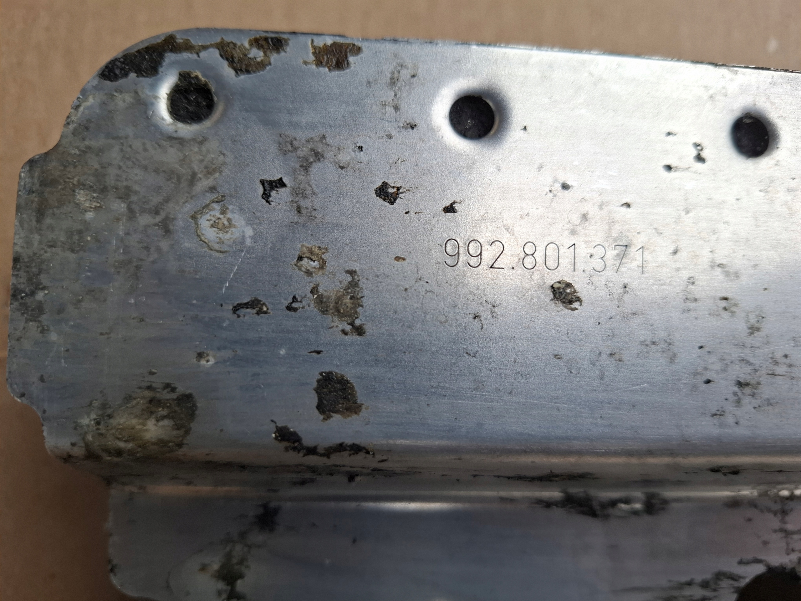 držák WANNY WOZKA předního PORSCHE 992 911
