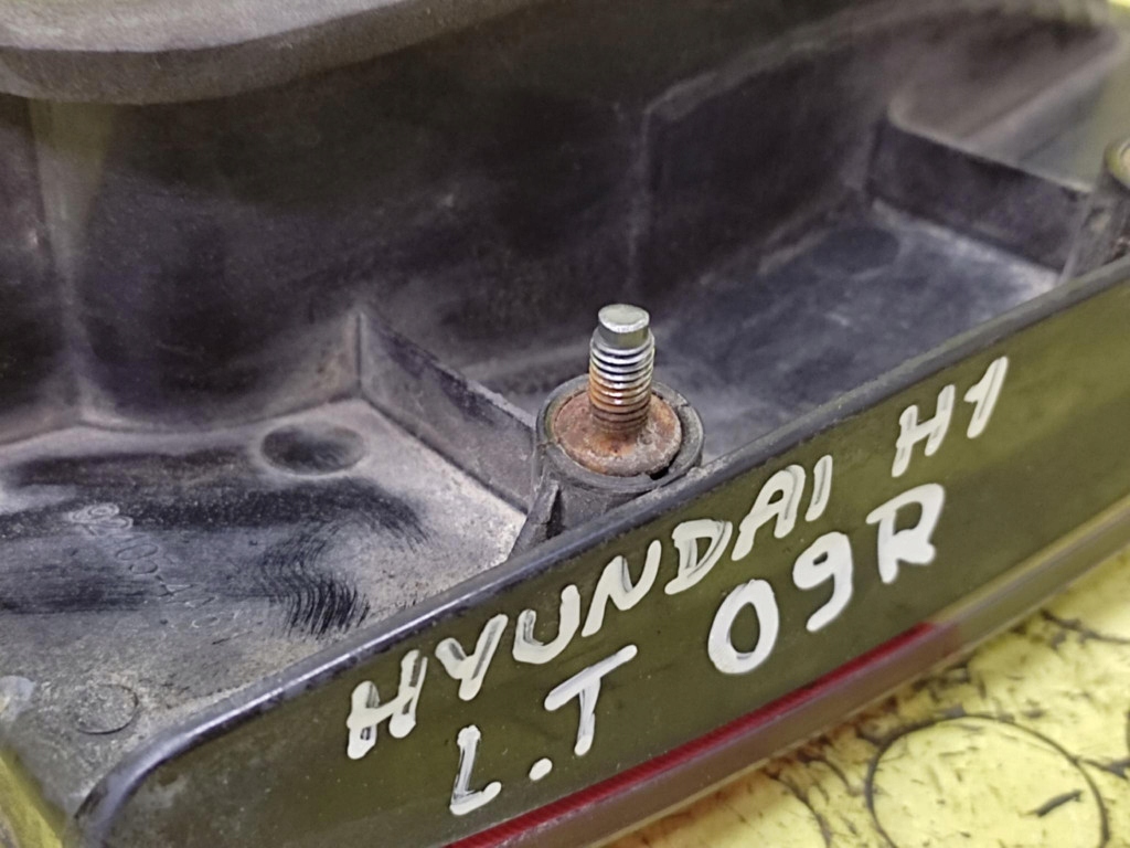 HYUNDAI H1 light left rear part to the bonnet