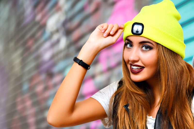 CZAPKA Z LATARKĄ LED ŁADOWANA USB CIEPŁA BEANIE Materiał dominujący Akryl
