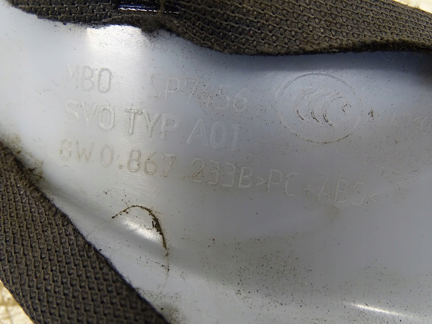 pillar side SLUPKA left front AUDI A4 B9 8W0867233B