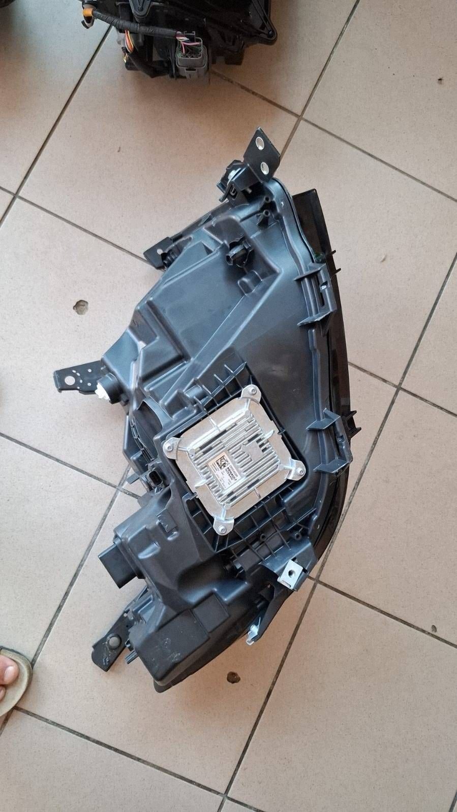 REFLEKTOR light front left RENAULT AUSTRAL 260609504R STAN as new