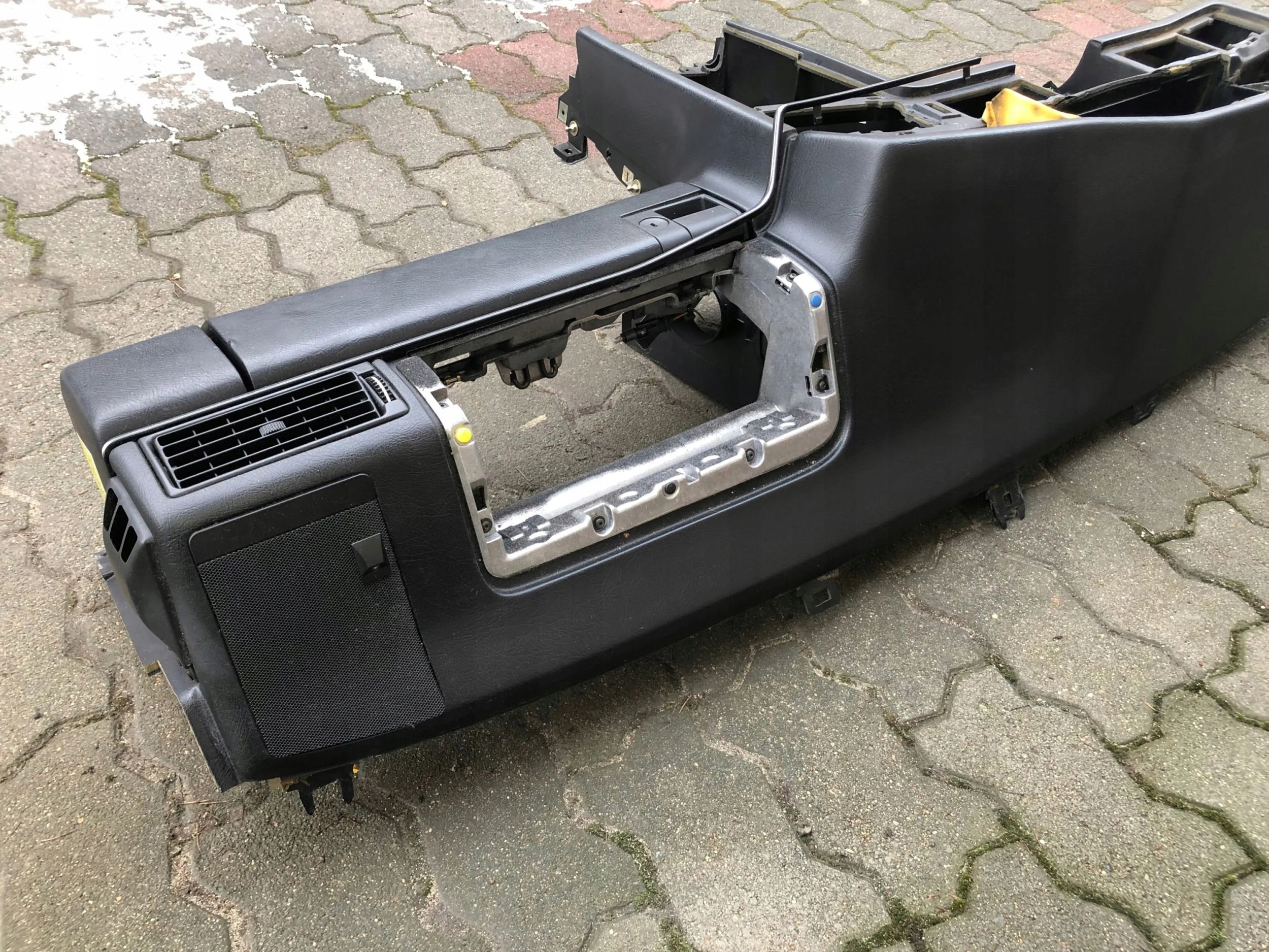 VOLVO 960 console cockpit dashboard black