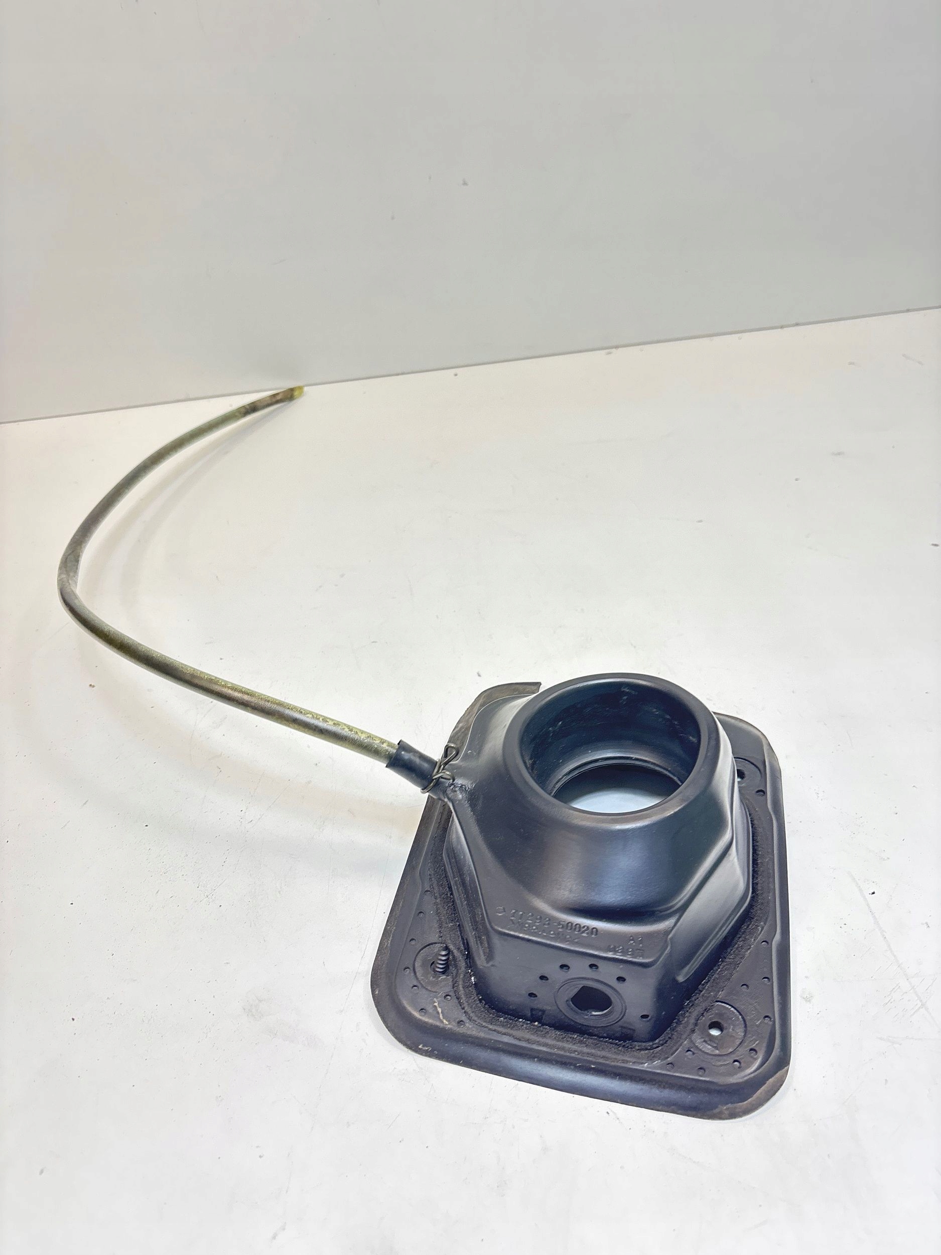 LEXUS LS 400 LS400 94-97 RURA WLEWU PALIWA ELEMENT PLASTIK GUMA