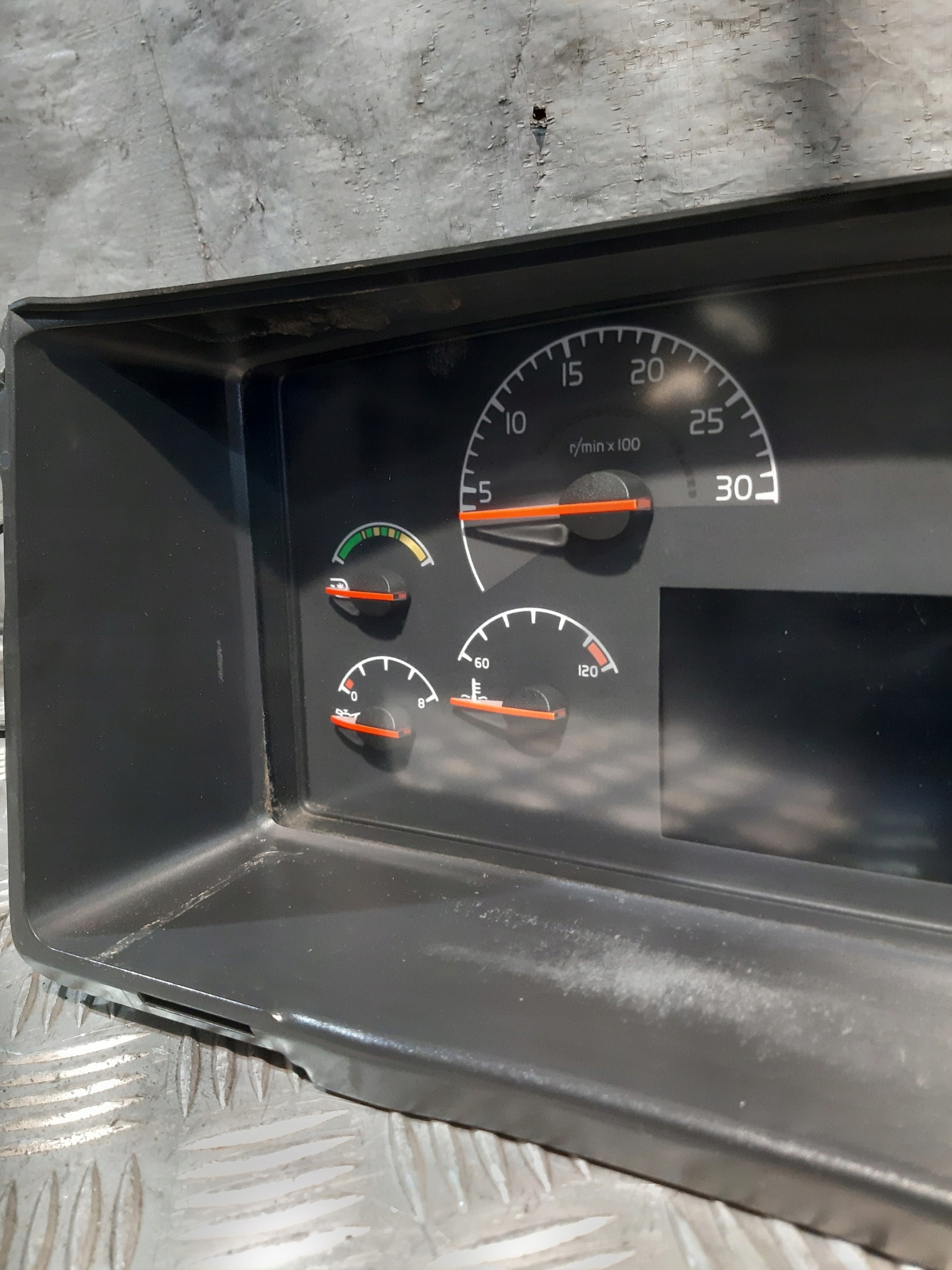 clock dials 70395665-P02 Volvo