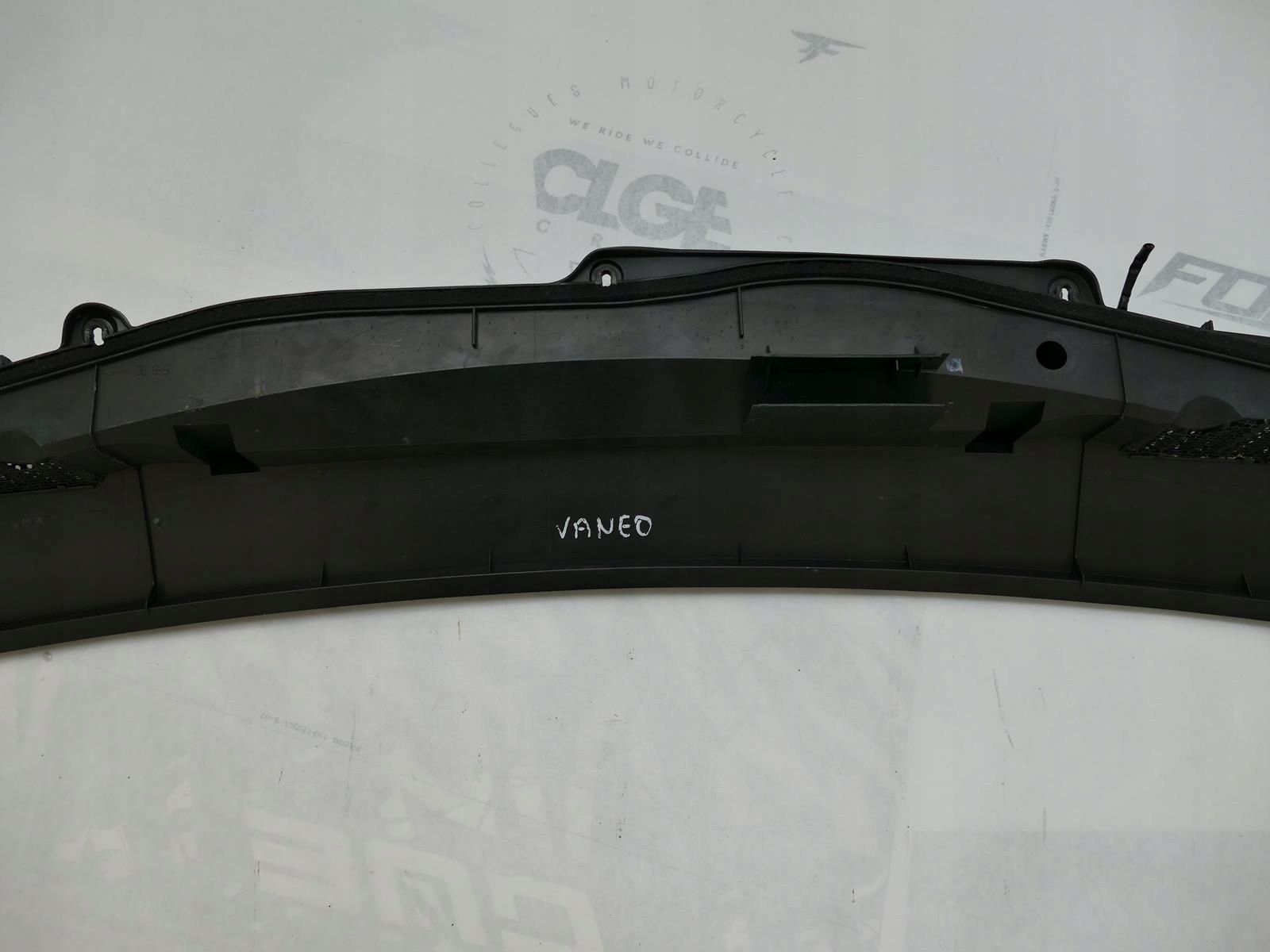 MERCEDES VANEO W414 torpedo cover under the window