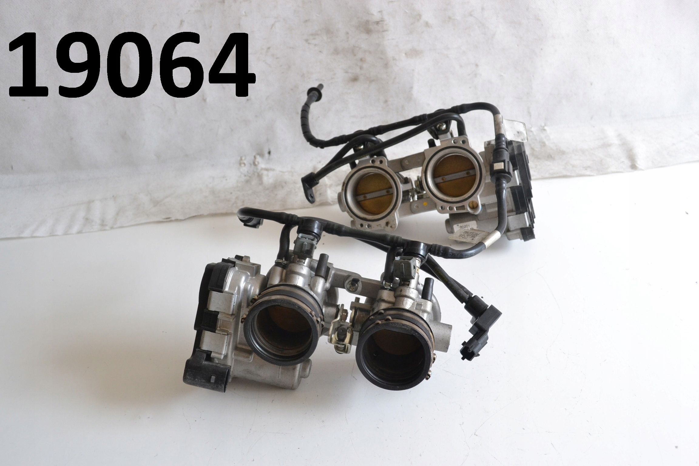 Przepustnice wtryski przod tyl Aprilia RSV4