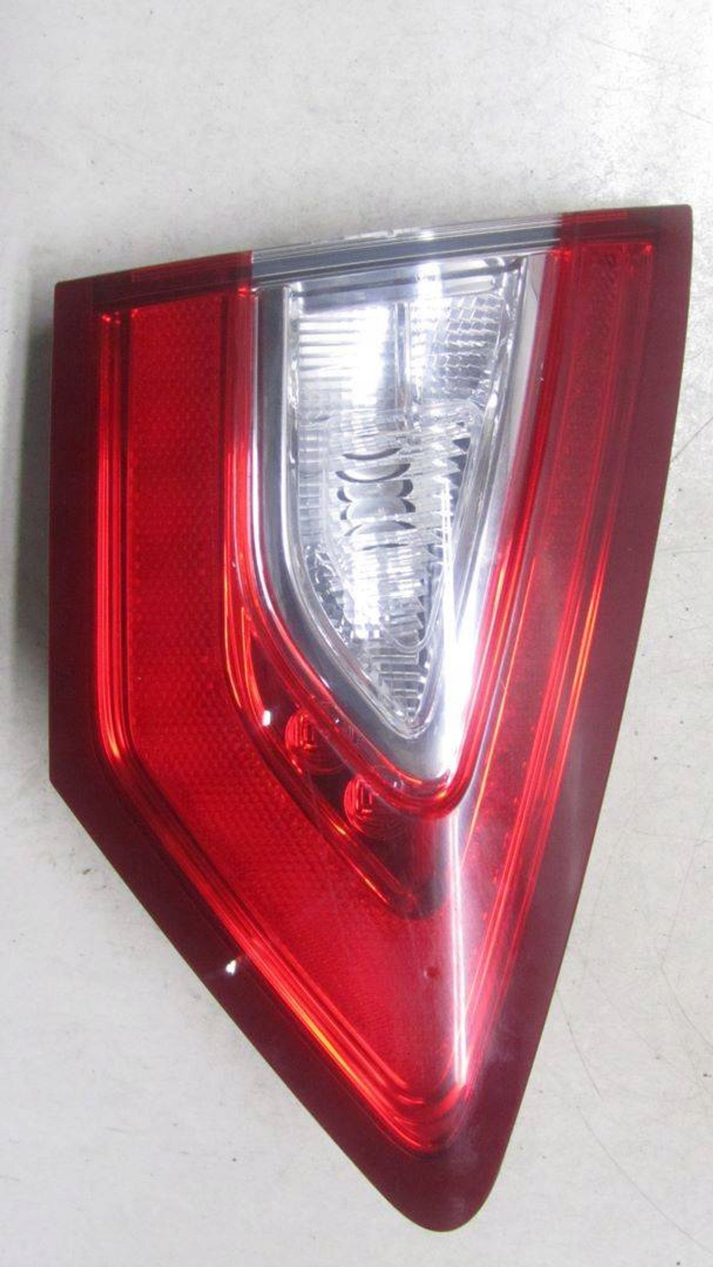 FORD MONDEO MK5 HB LAMPA W KLAPE LEWA LED 14- Numer katalogowy części DS73-13A603-KD