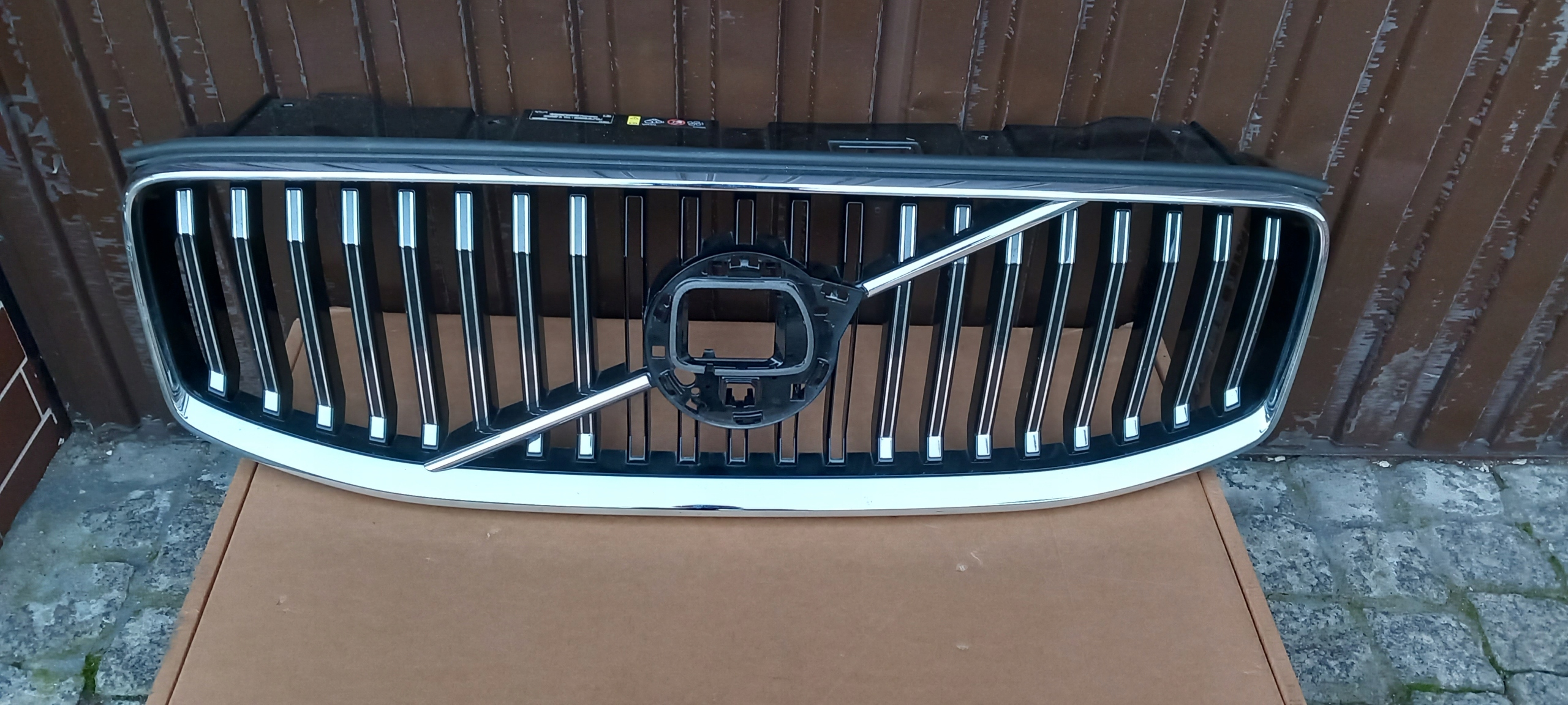 32291019 volvo XC60 II рестайлинг решетка радиатора передний PLUS Bright