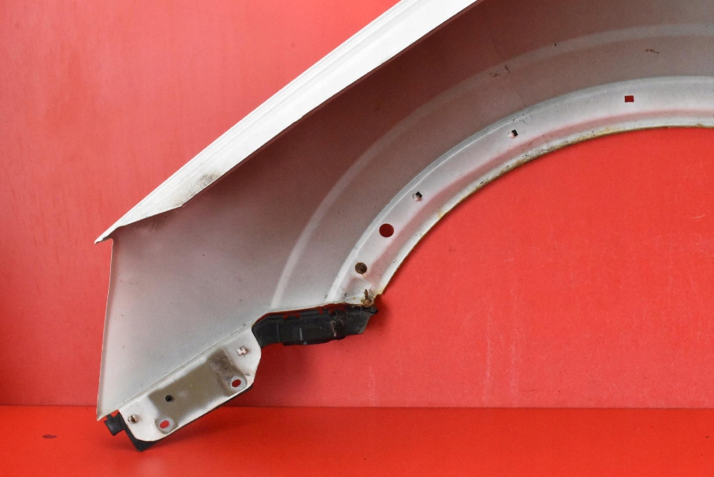 fender right front front BIALY OPEL ANTARA 06-15