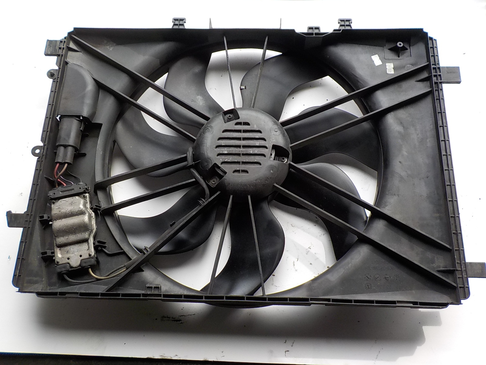MERCEDES KLASA C (W204) 3.0 D ORG fan module radiator 0130307015