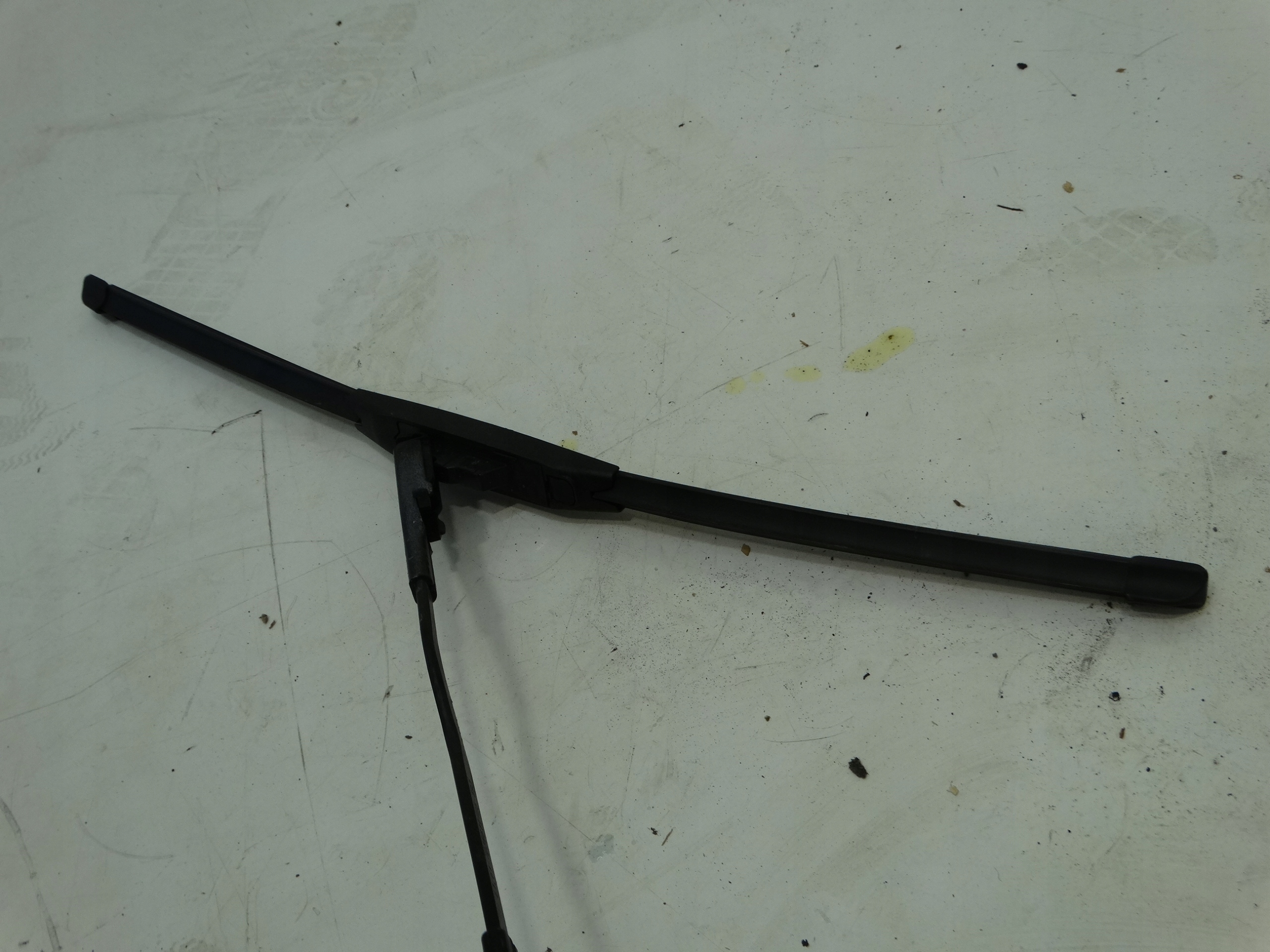 wiper arm left front BMW 1 F20 2013R. 7239519