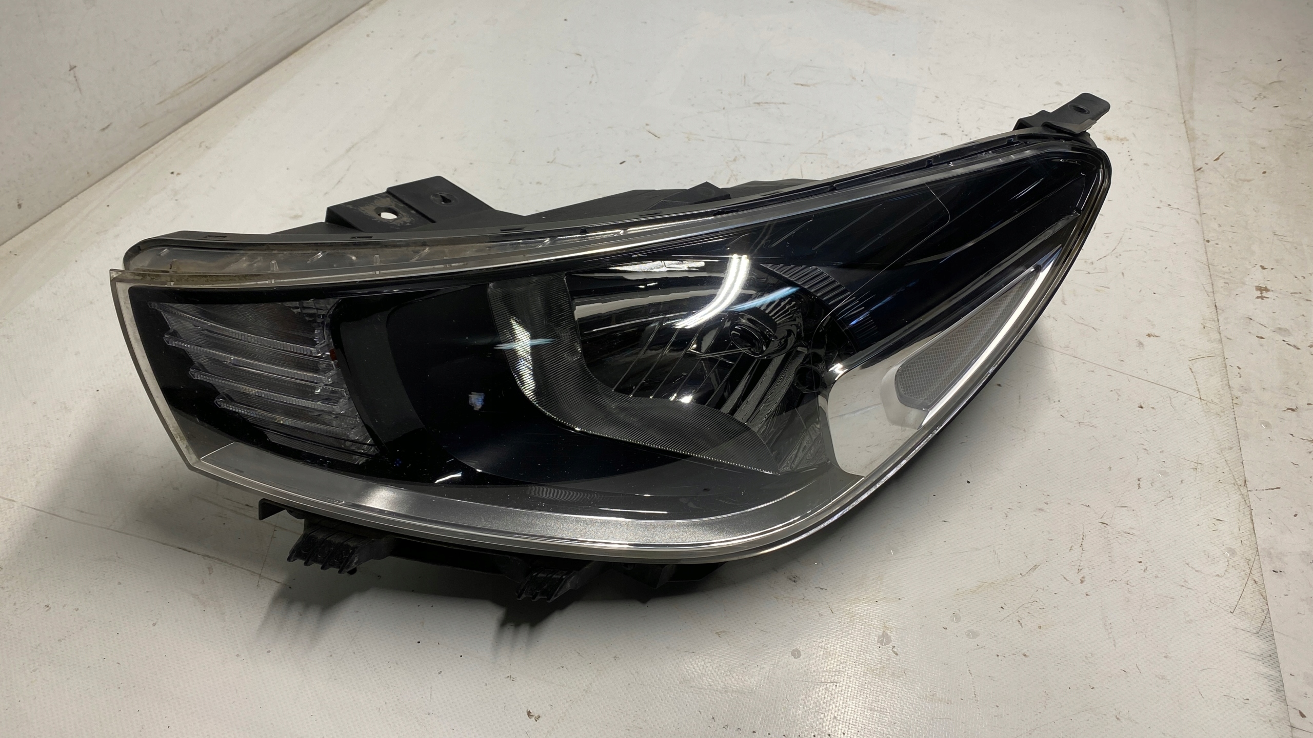 KIA RIO IV V light left front front ZWYKLA left 17-24 nice