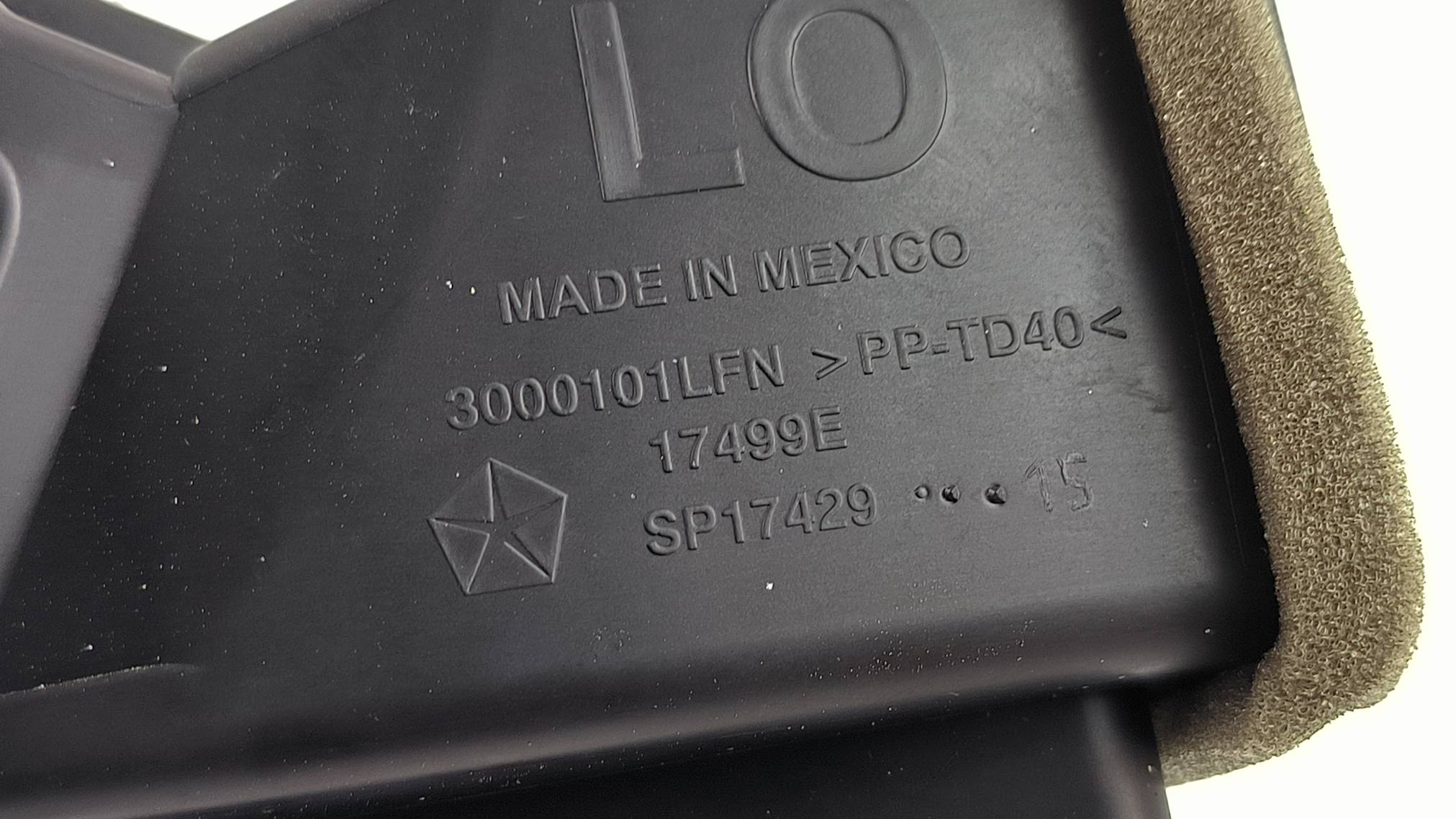 grid air conditioning devices 17499E FIAT FREEMONT