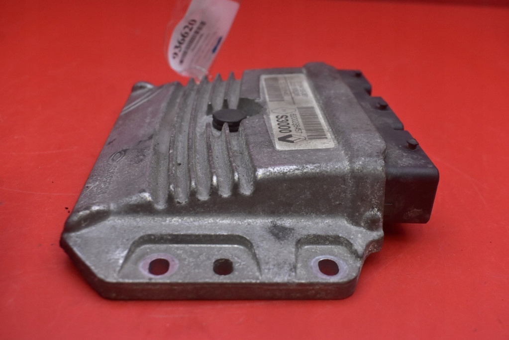 control unit computer of the engine 8200298463 RENAULT MEGANE SCENIC II 1.6 16V