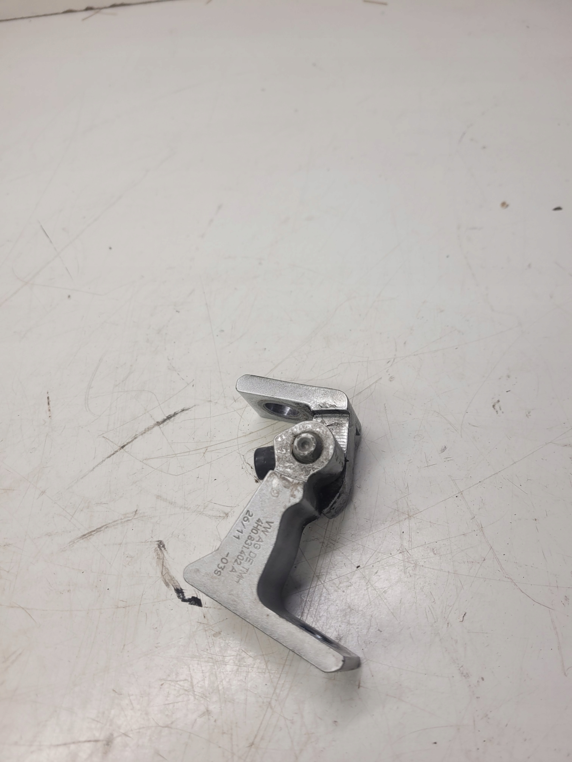 hinge door PRAWYCH AUDI A8 D4 A7 4G 4H0831402A