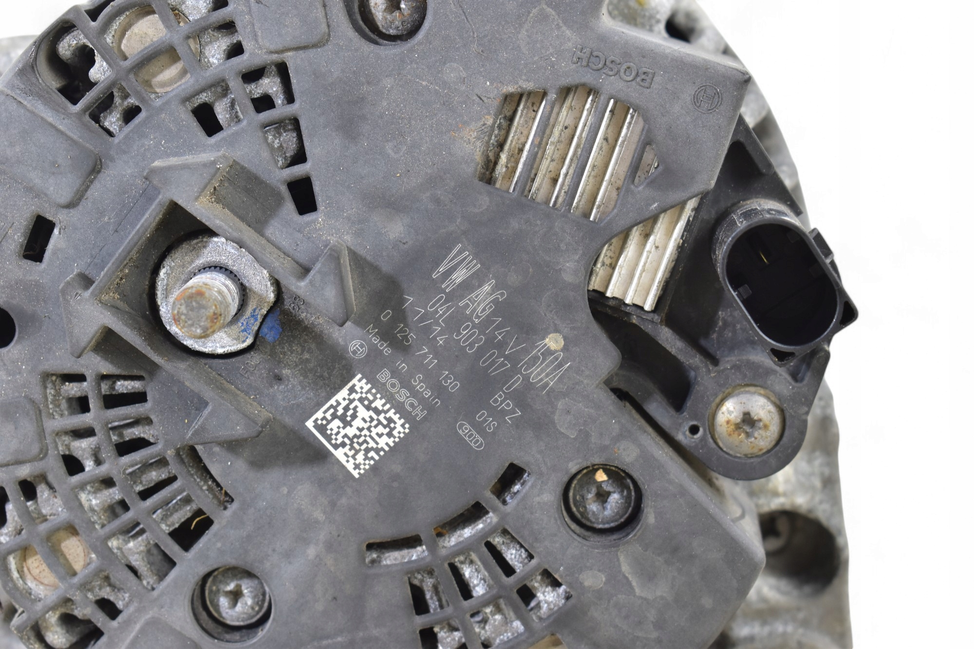 Alternator AUDI A4 B8 A5 8T 2.0 TDI 04L903017D 0125711130